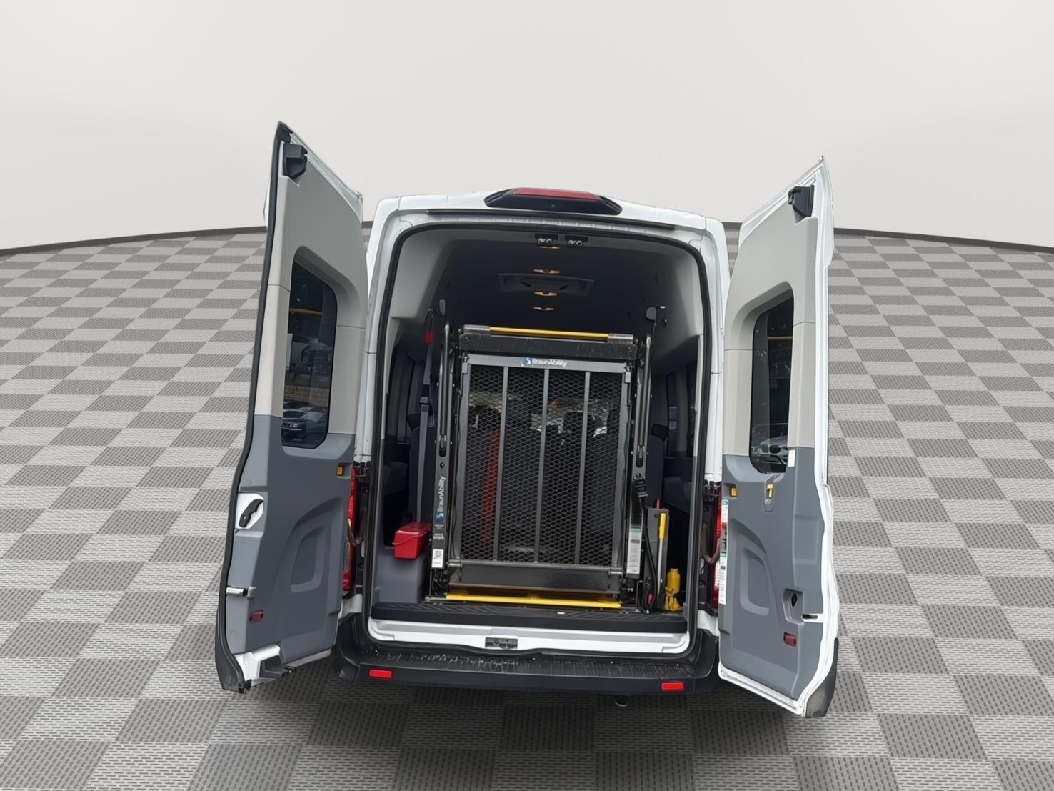2019 Ford Transit Passenger XL photo 9