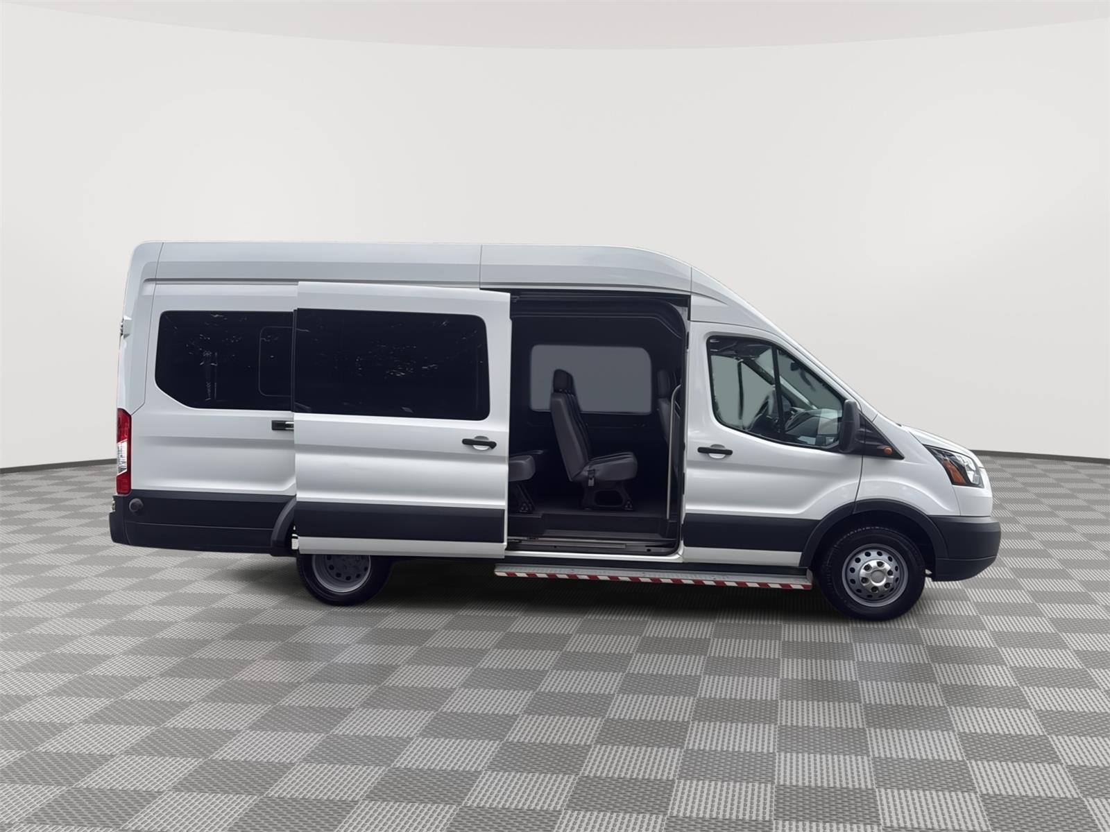 2019 Ford Transit Passenger XL photo 12