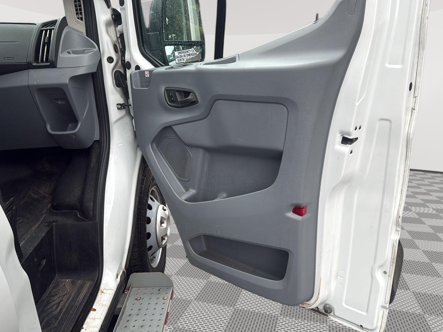 2019 Ford Transit Passenger XL photo 24