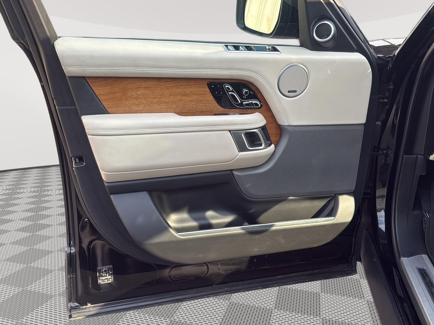 2018 Land Rover Range Rover SuperCharged Autobiography photo 8