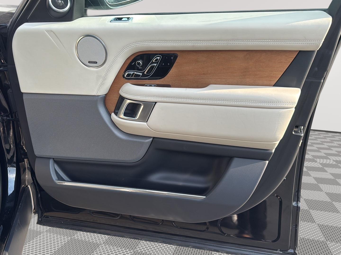2018 Land Rover Range Rover SuperCharged Autobiography photo 39