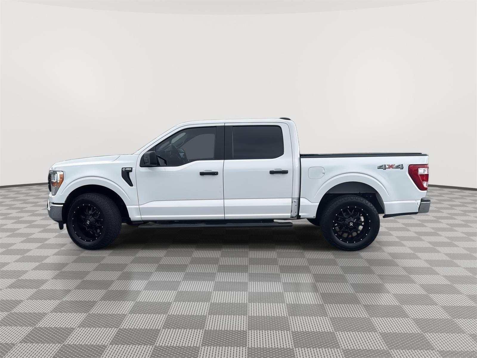 2021 Ford F-150 XL photo 2