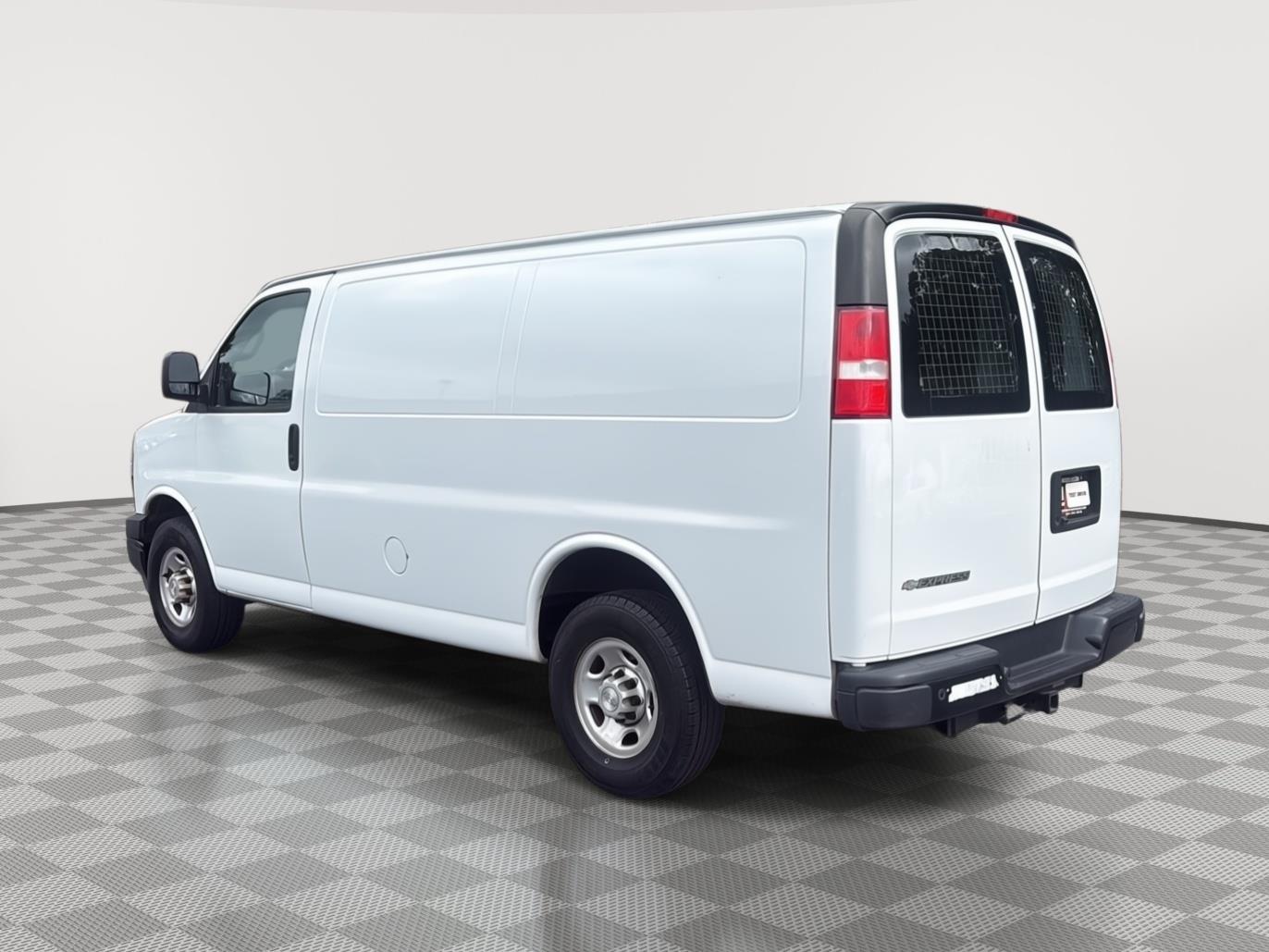 2020 Chevrolet Express Cargo Van photo 2