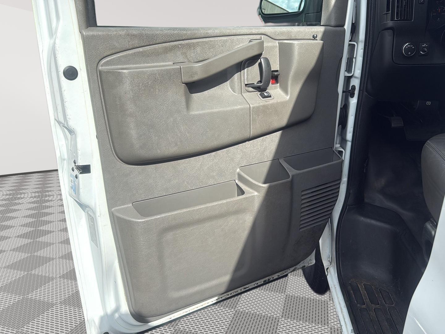 2020 Chevrolet Express Cargo Van photo 7