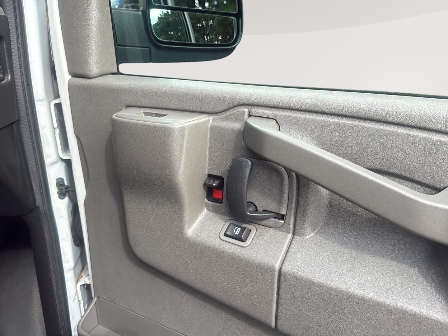 2020 Chevrolet Express Cargo Van photo 23