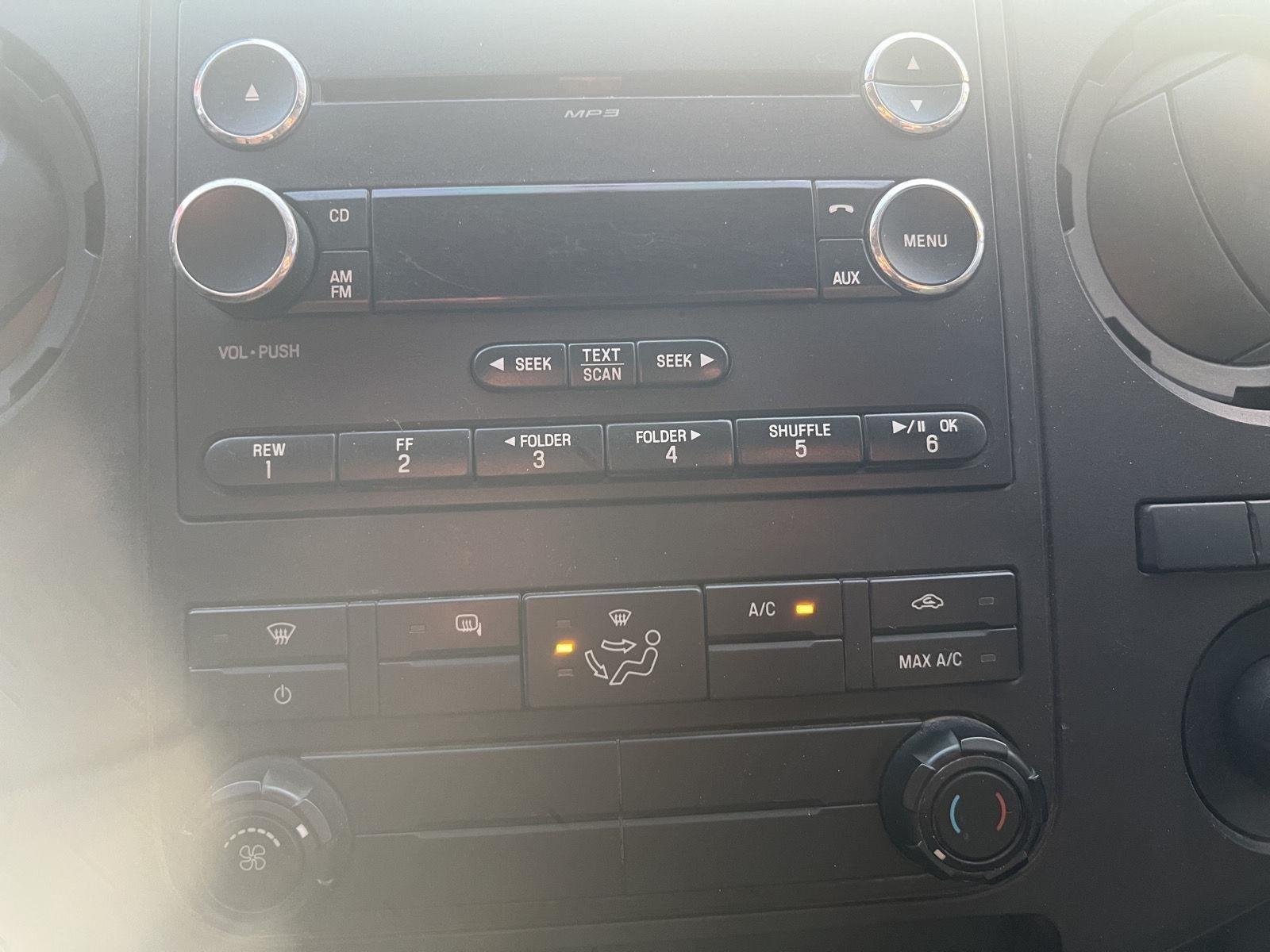 2014 Ford F-350 XLT photo 22