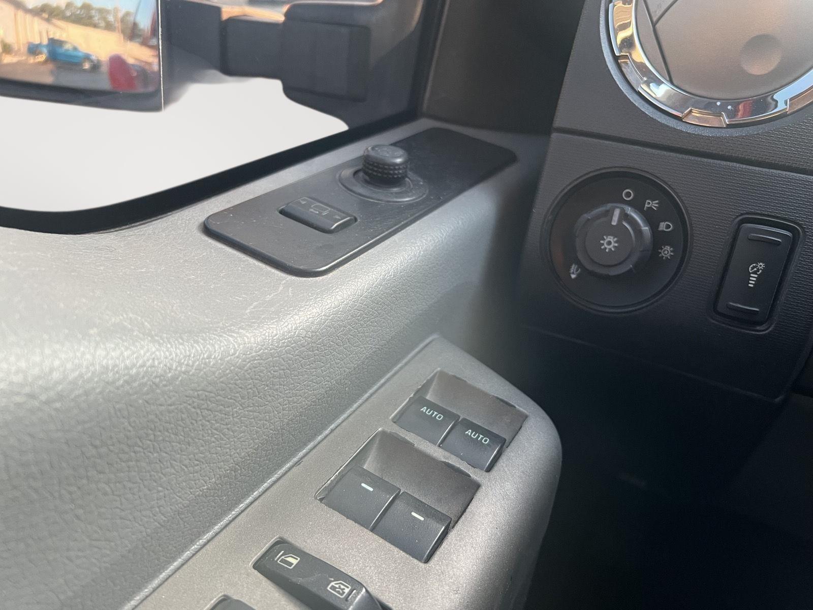 2014 Ford F-350 XLT photo 25