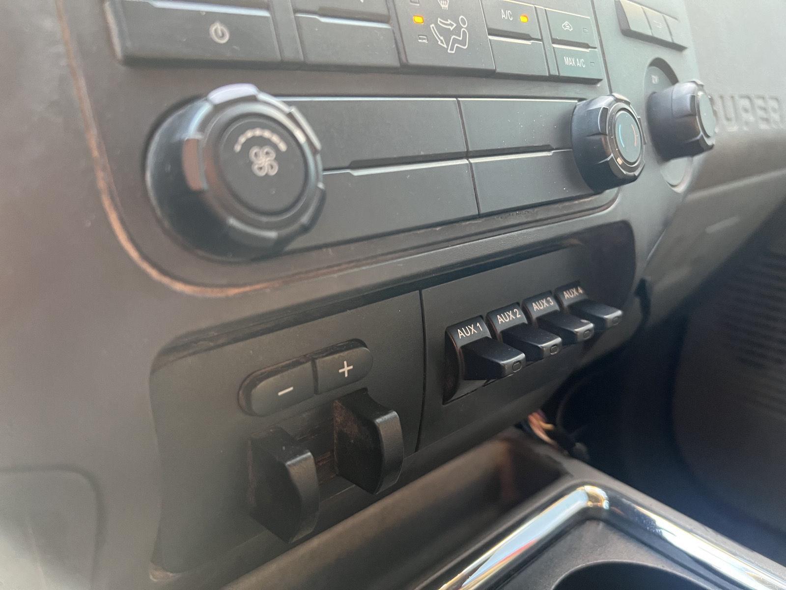 2014 Ford F-350 XLT photo 26