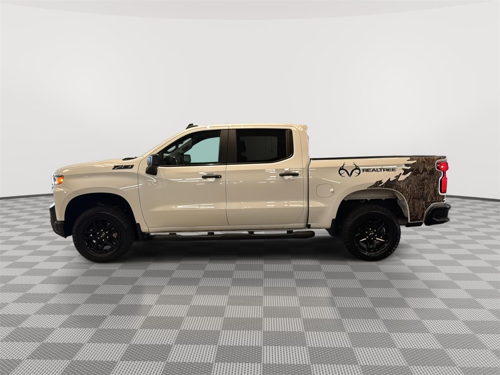2022 Chevrolet Silverado 1500 Custom Trail Boss photo 2