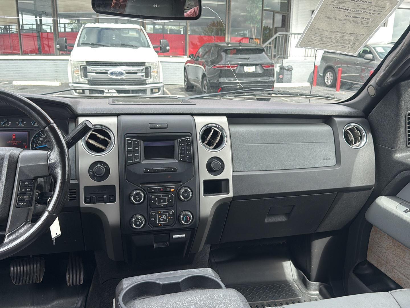 2014 Ford F-150 XLT photo 28