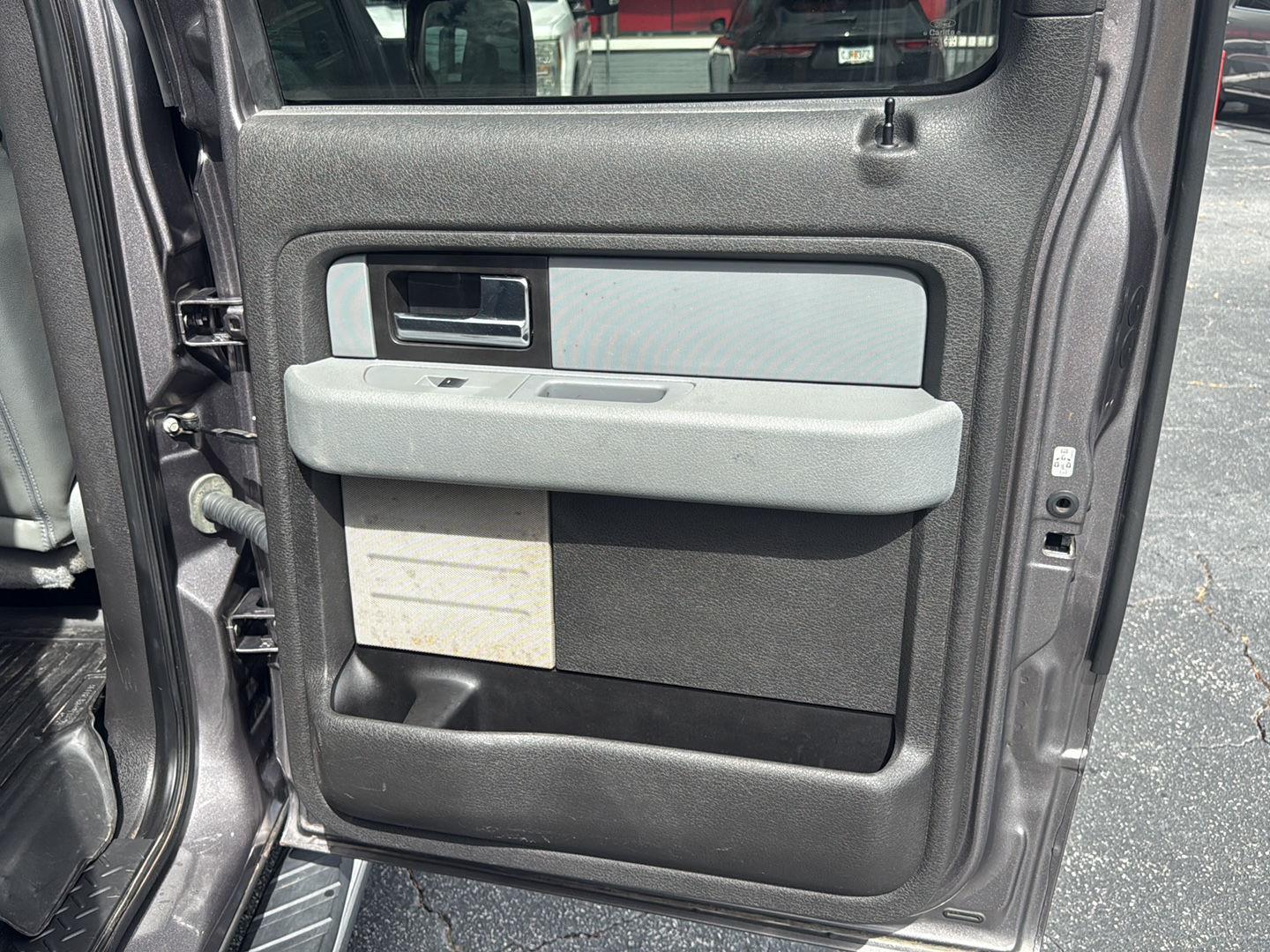 2014 Ford F-150 XLT photo 33