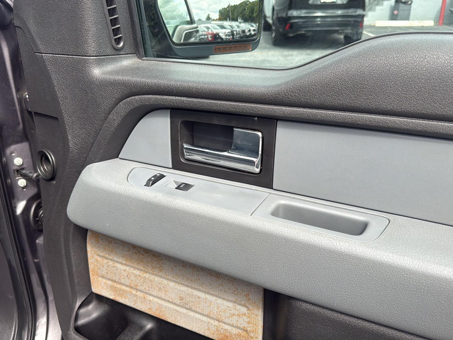 2014 Ford F-150 XLT photo 40