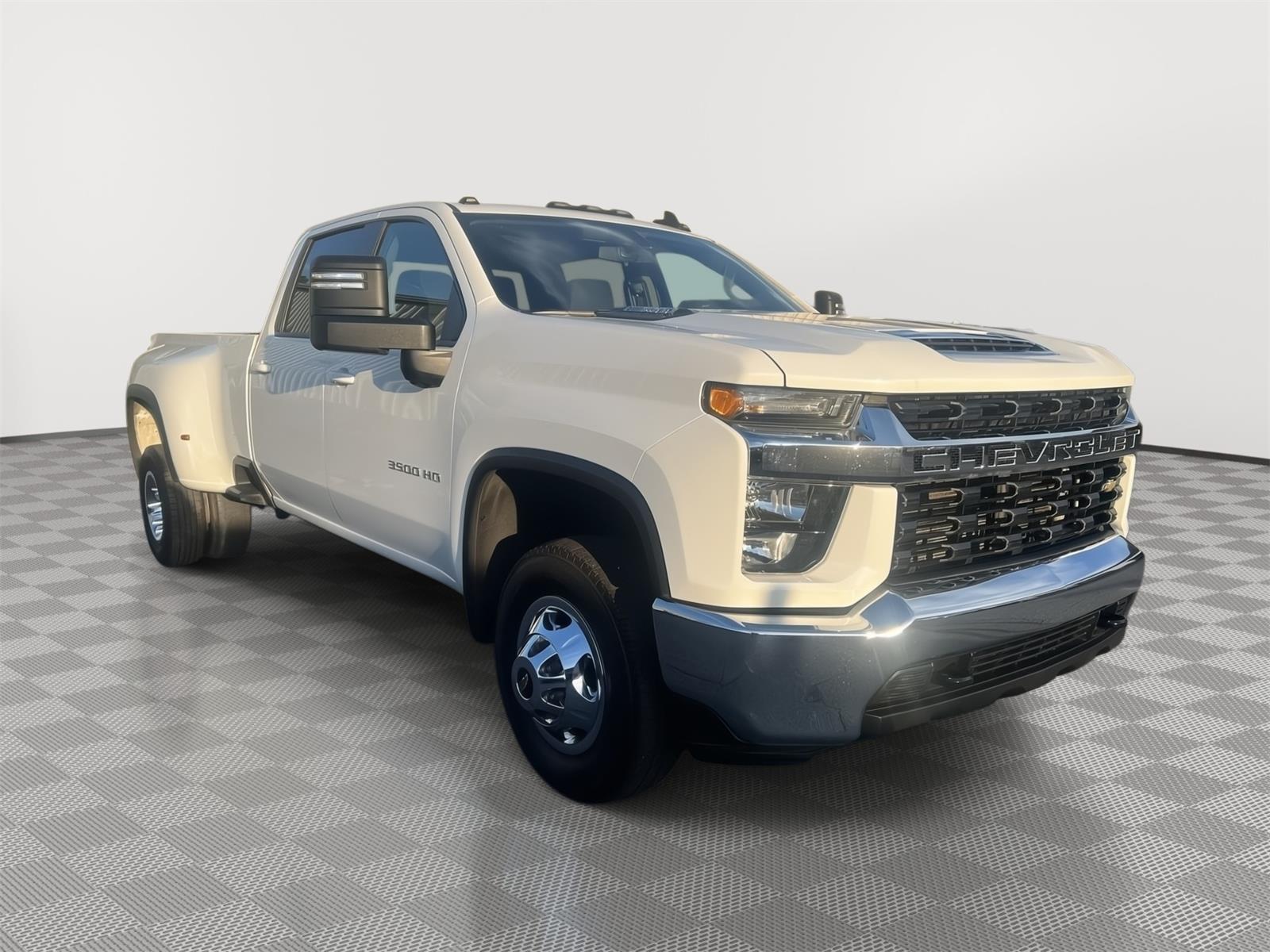 2023 Chevrolet Silverado 3500HD LT photo 3