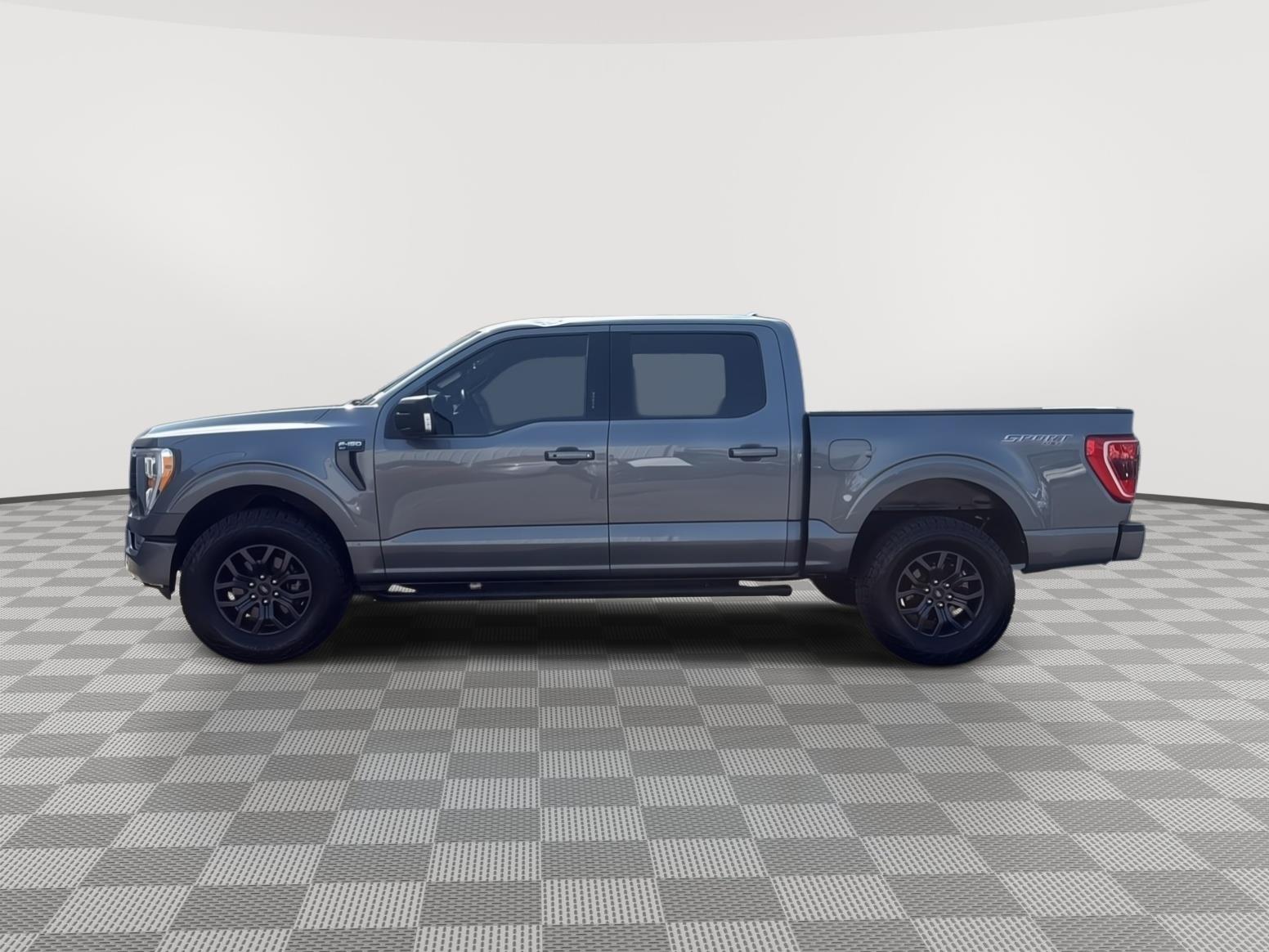 2021 Ford F-150 XLT photo 2