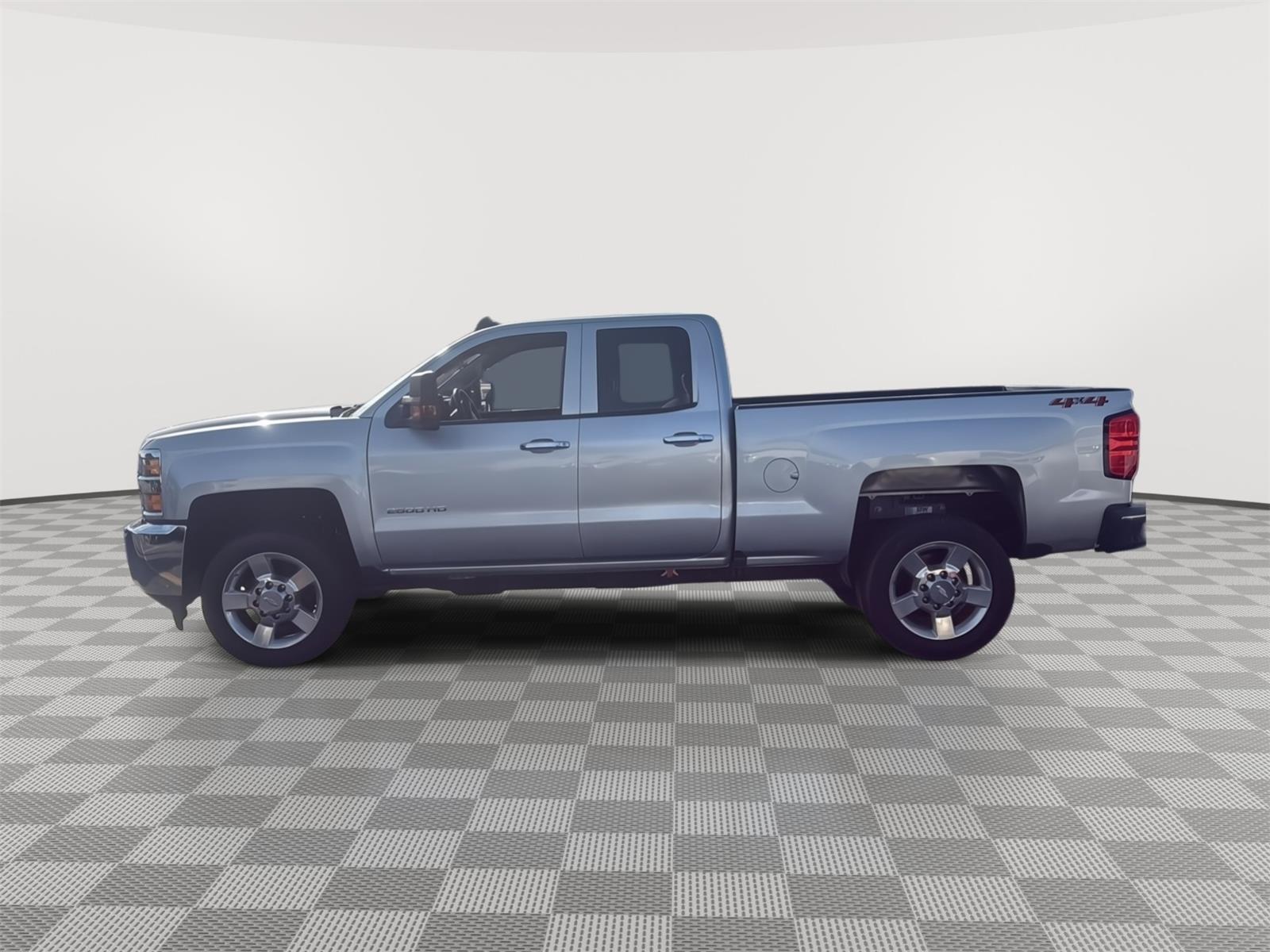 2019 Chevrolet Silverado 2500HD Work Truck photo 2