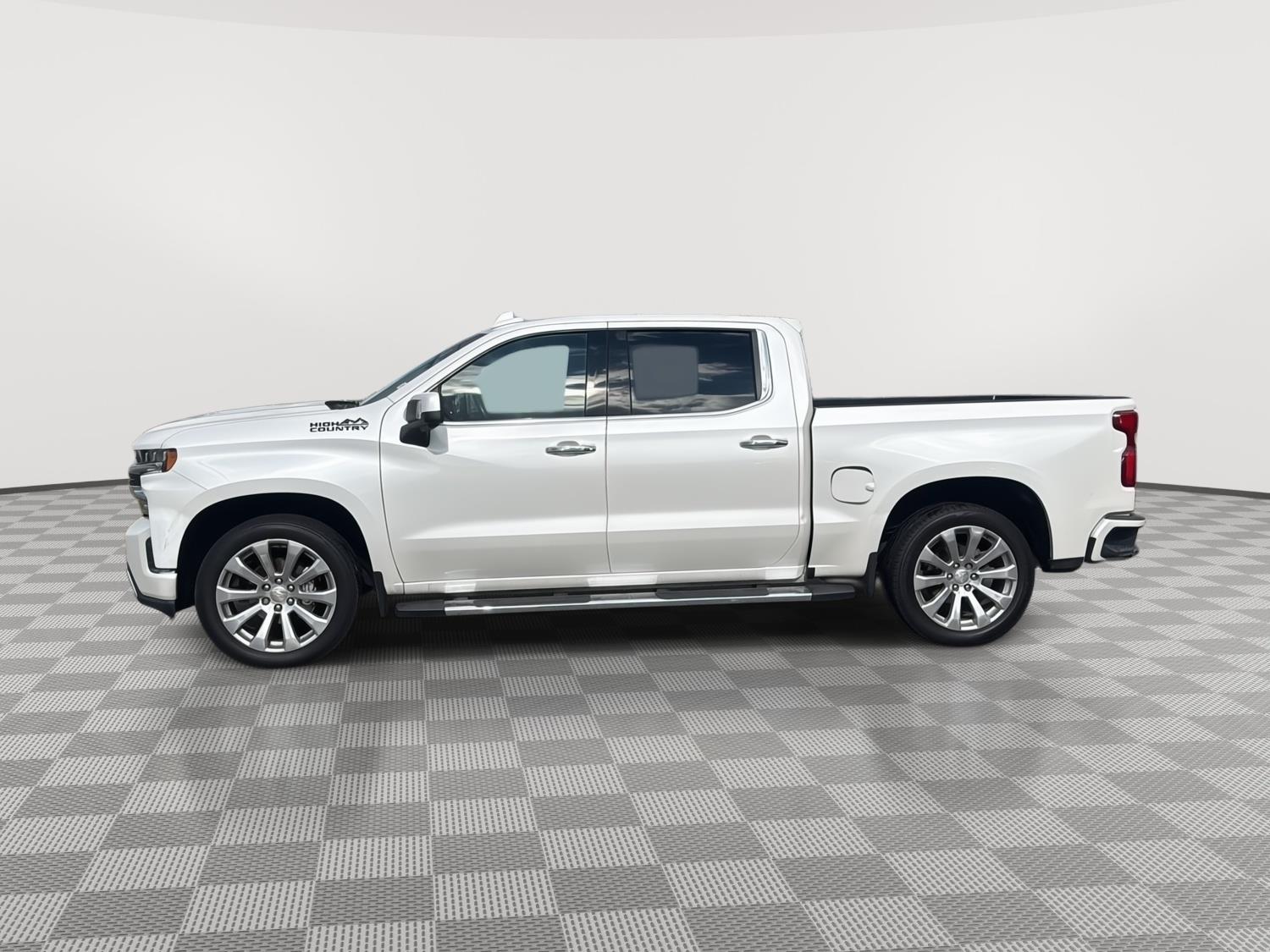 2022 Chevrolet Silverado 1500 High Country photo 2