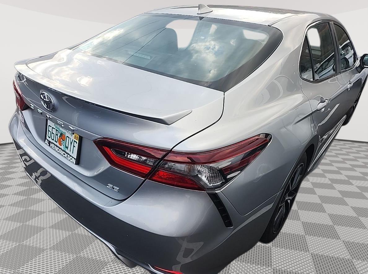 2022 Toyota Camry SE photo 2