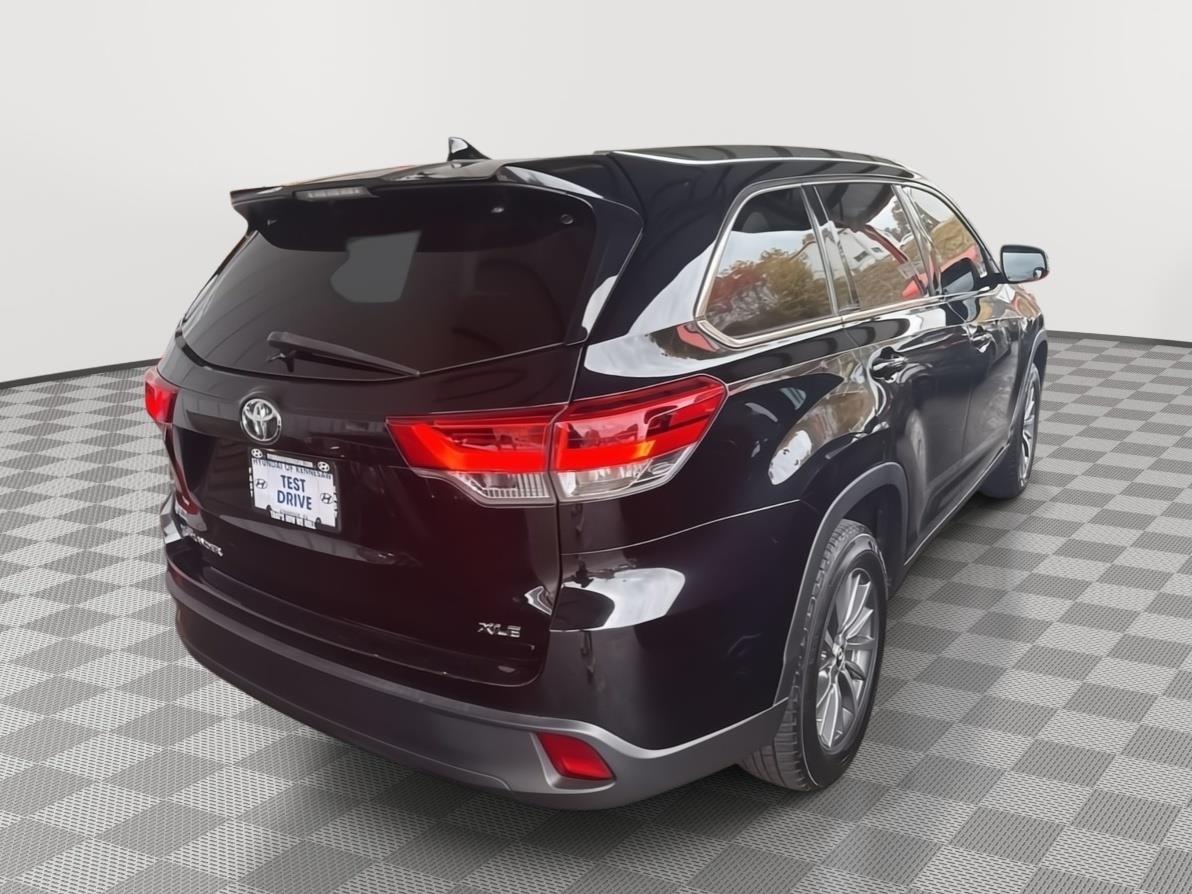 2019 Toyota Highlander XLE photo 2
