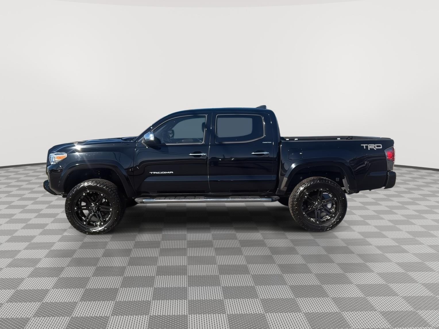 2017 Toyota Tacoma Limited photo 2