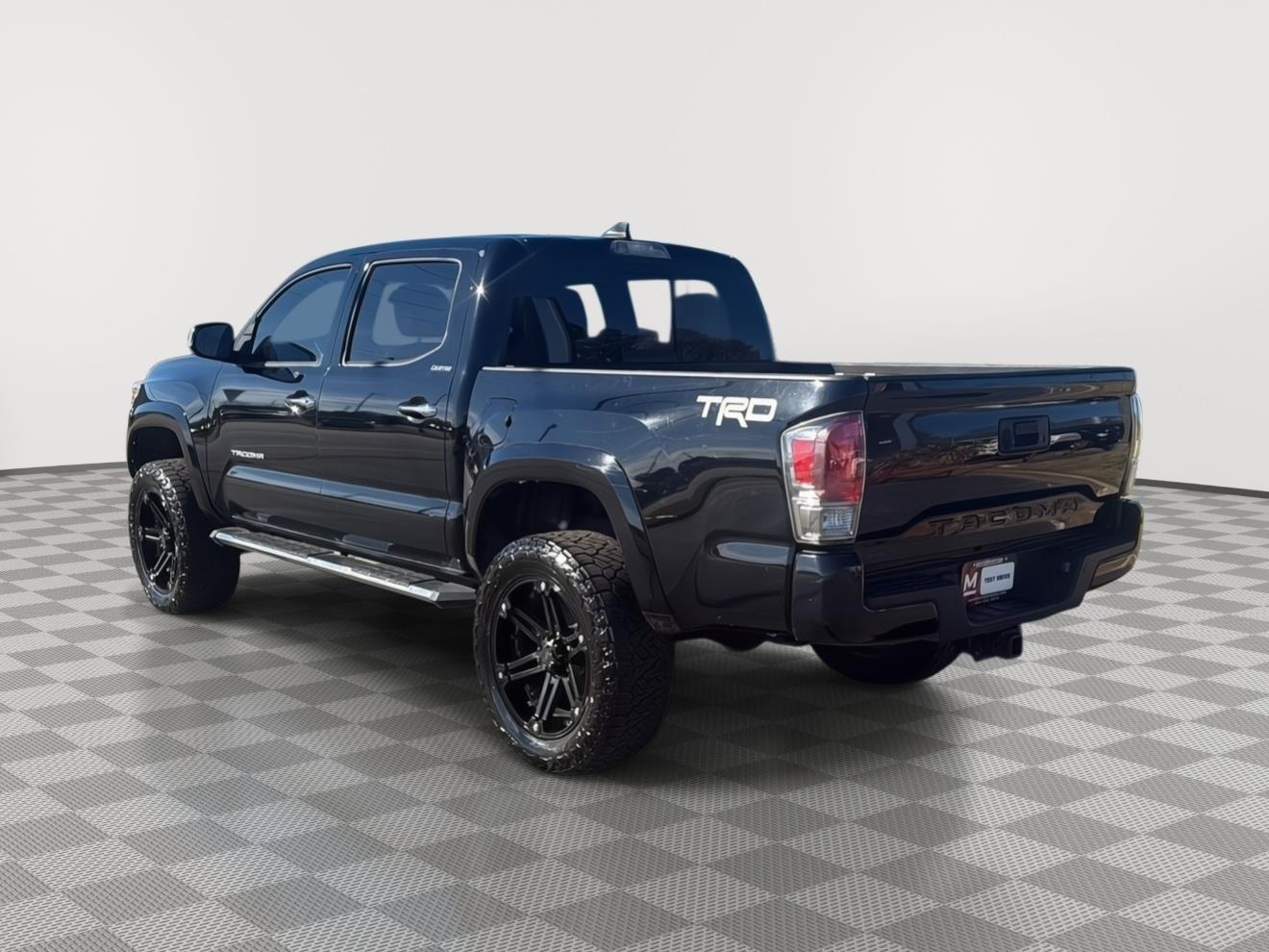 2017 Toyota Tacoma Limited photo 3