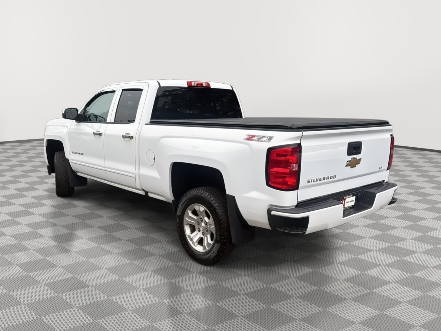 2016 Chevrolet Silverado 1500 LT photo 3