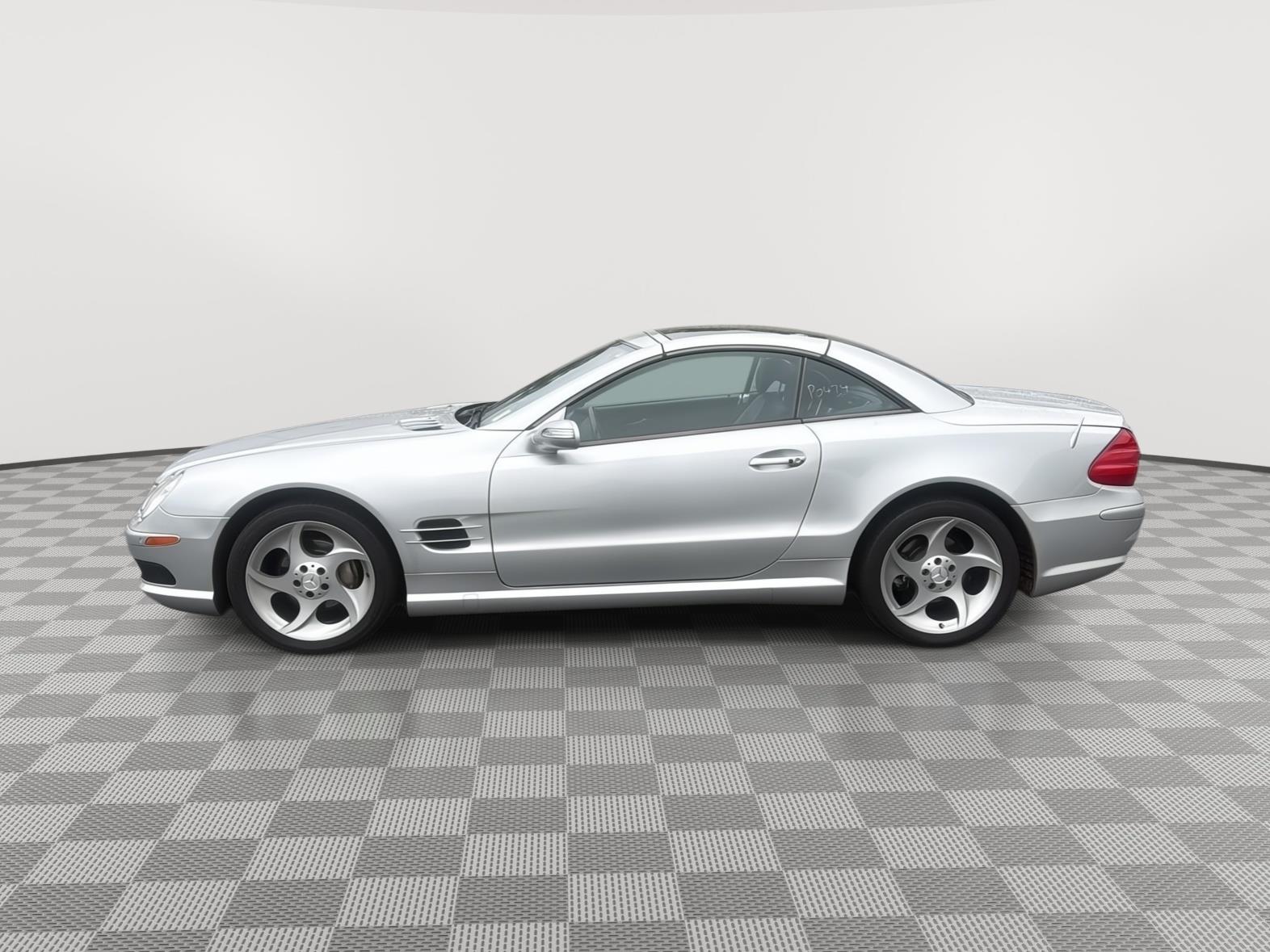 2005 Mercedes Benz SL 500 photo 2