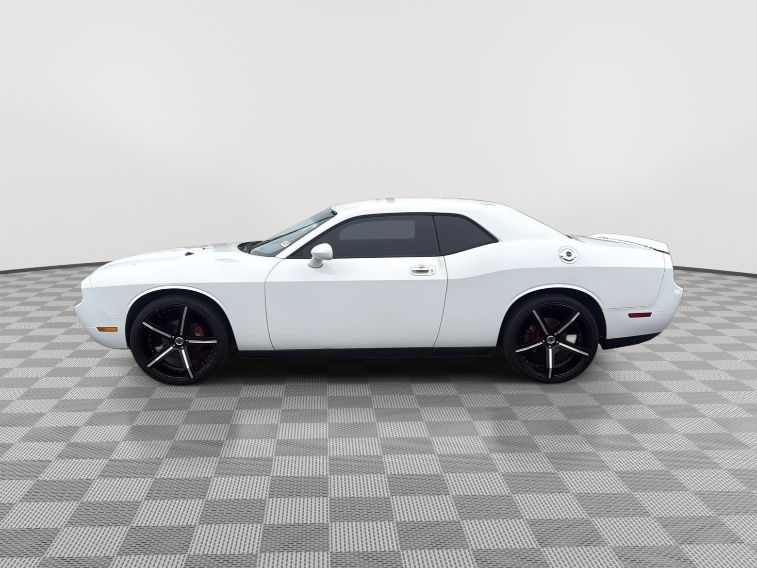 2010 Dodge Challenger SE photo 2