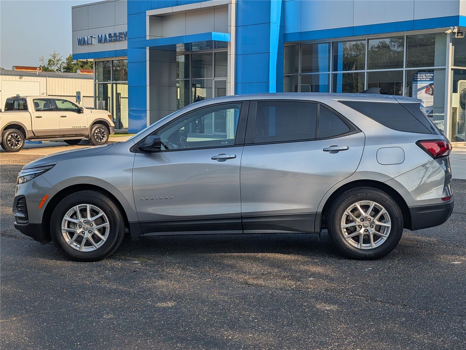 2024 Chevrolet Equinox LS photo 2