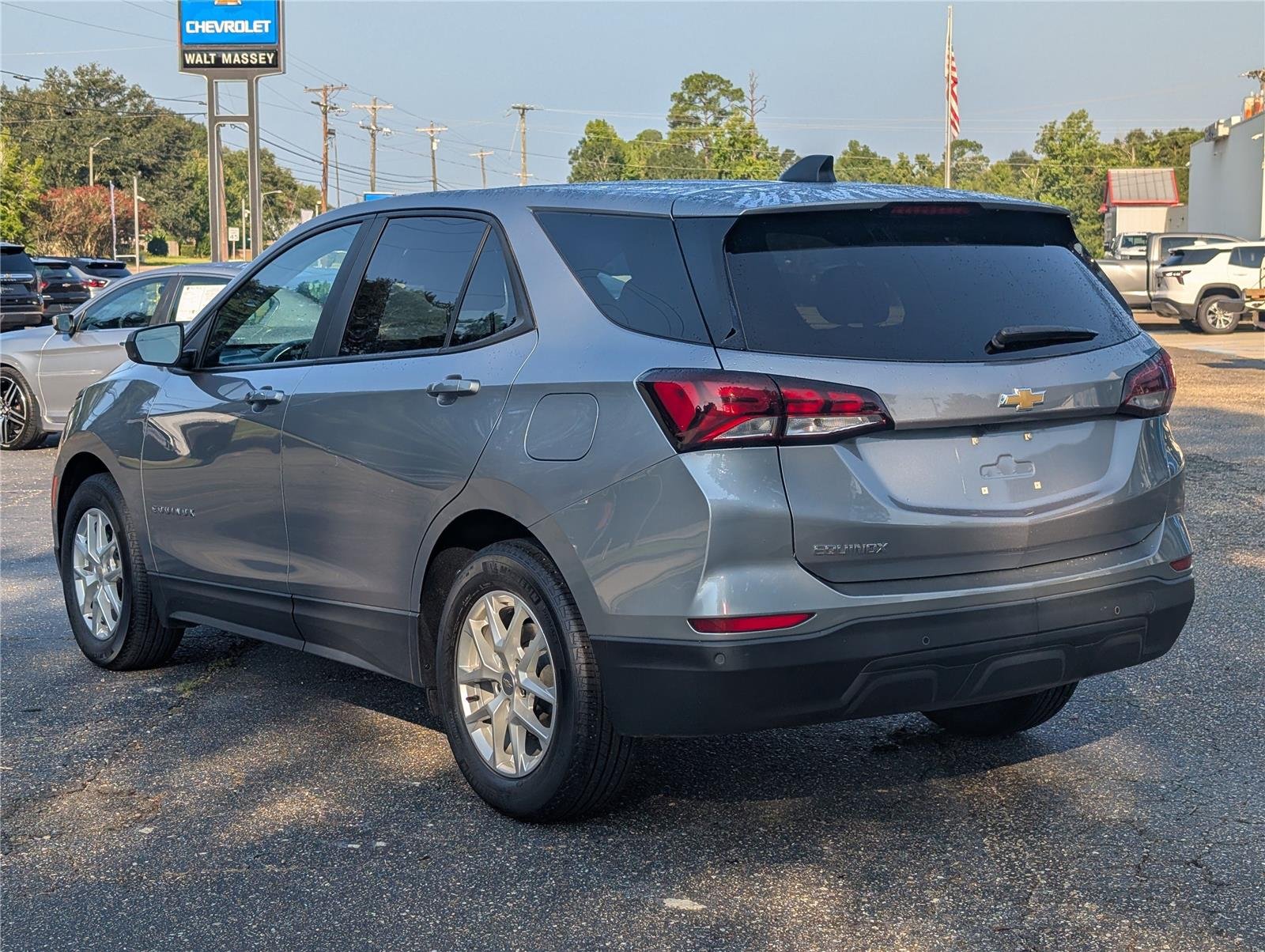 2024 Chevrolet Equinox LS photo 3