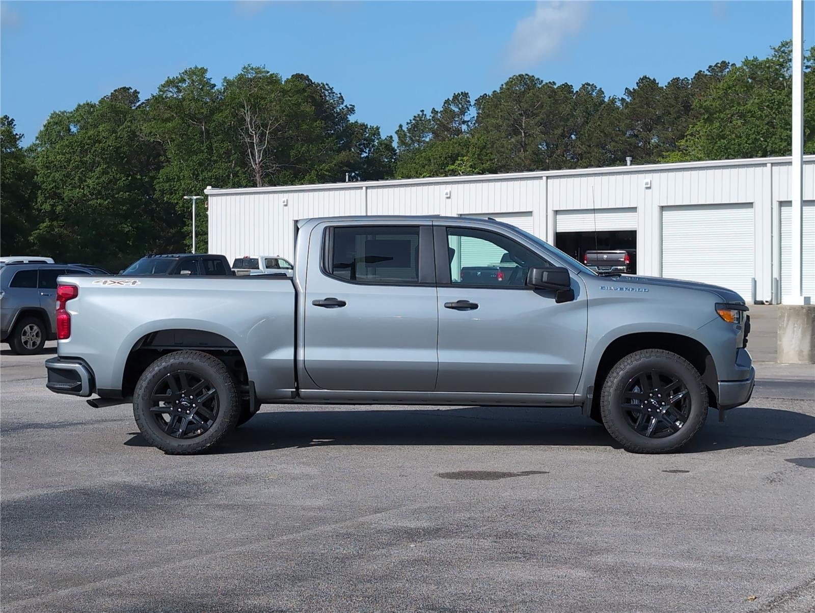 2025 Chevrolet Silverado 1500 Custom photo 2