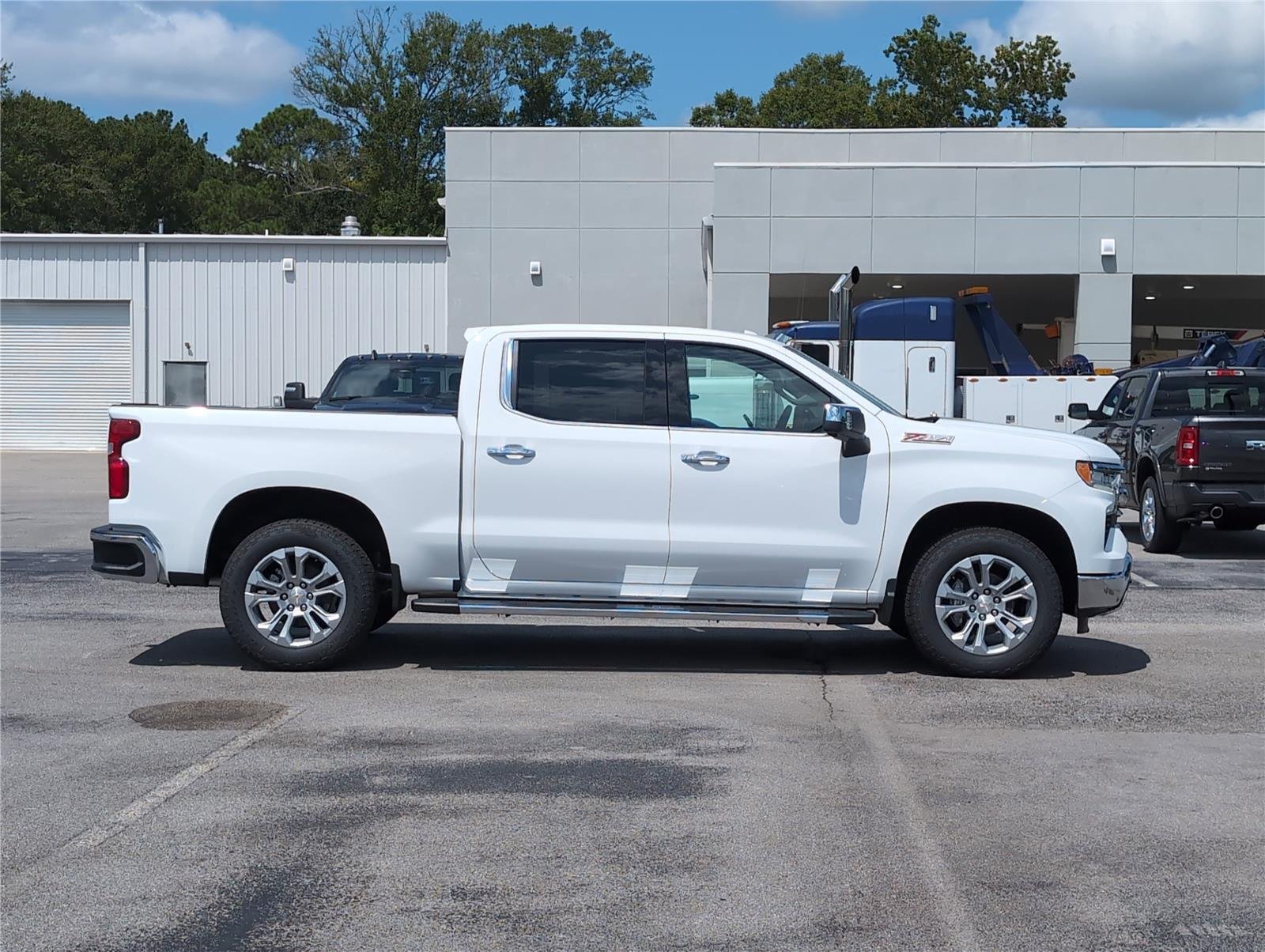 2025 Chevrolet Silverado 1500 LTZ photo 2