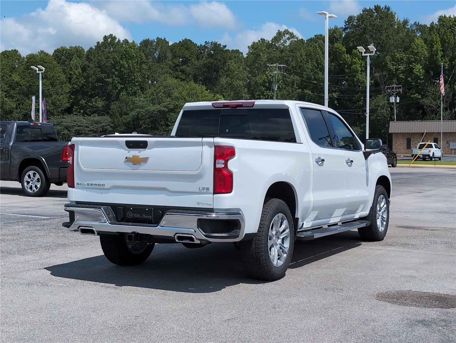 2025 Chevrolet Silverado 1500 LTZ photo 3
