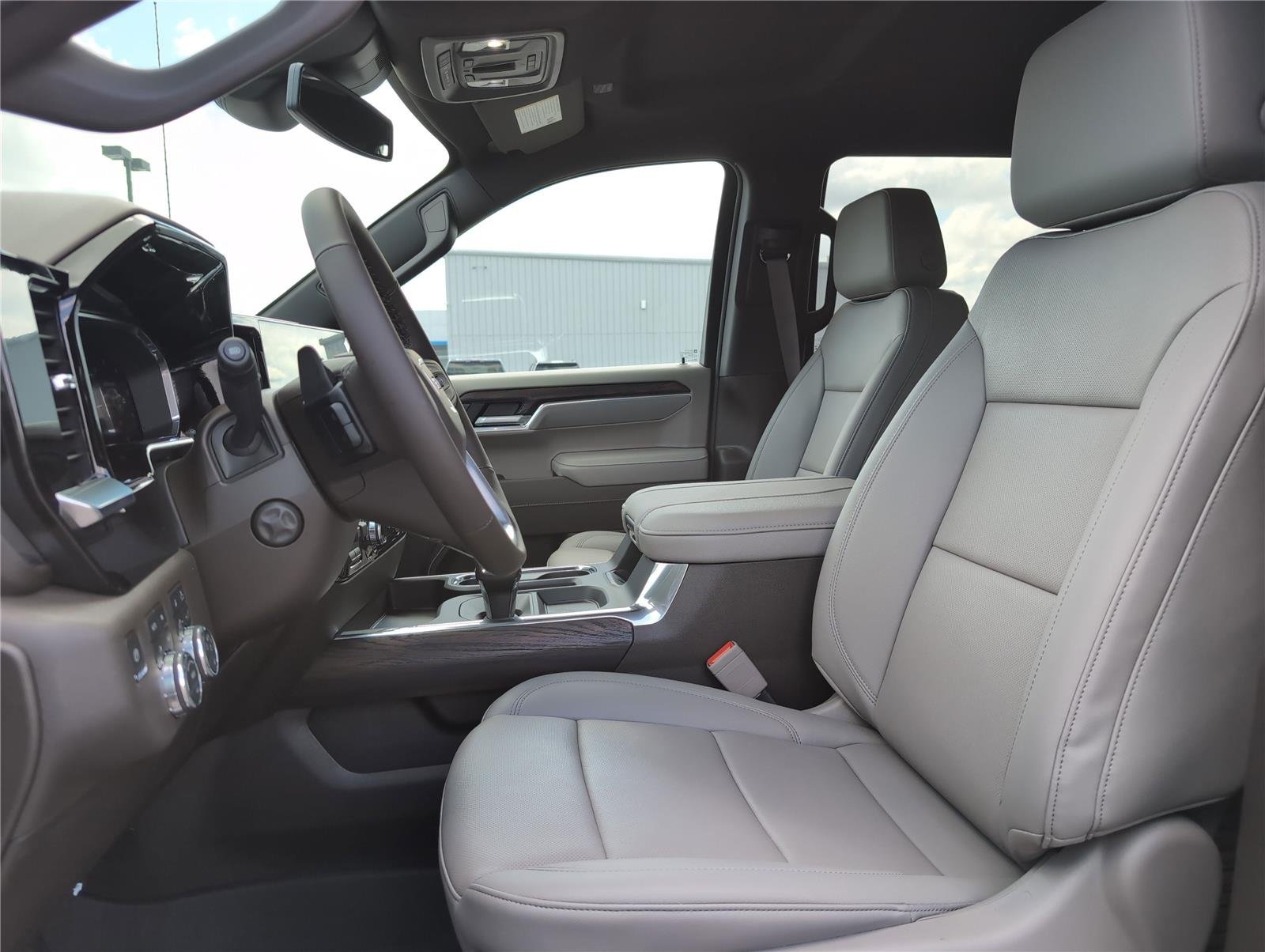 2026 Gmc Sierra 1500 SLT photo 9