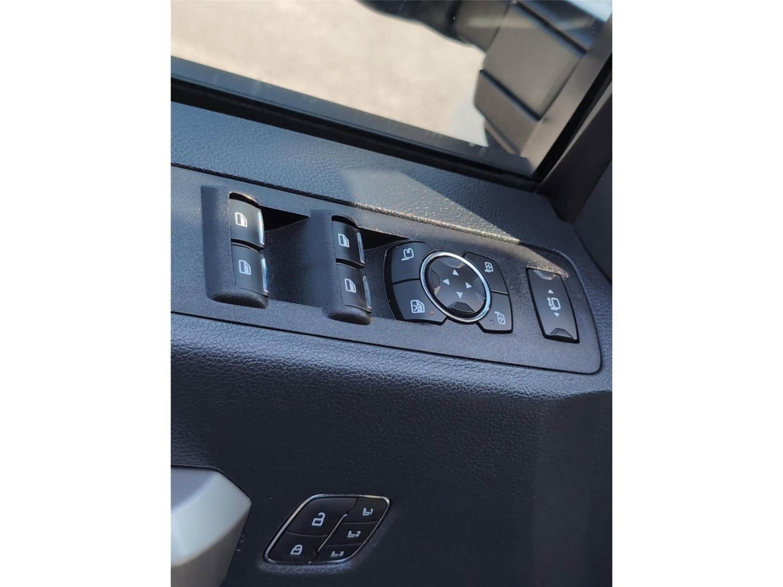 2022 Ford F-250 Lariat photo 12