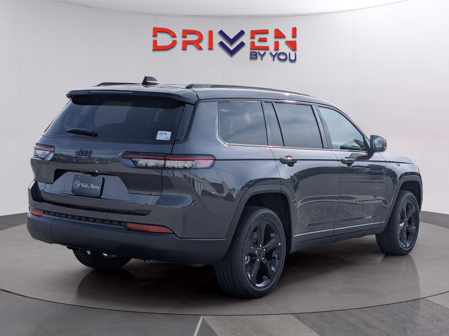 2025 Jeep Grand Cherokee Laredo photo 3