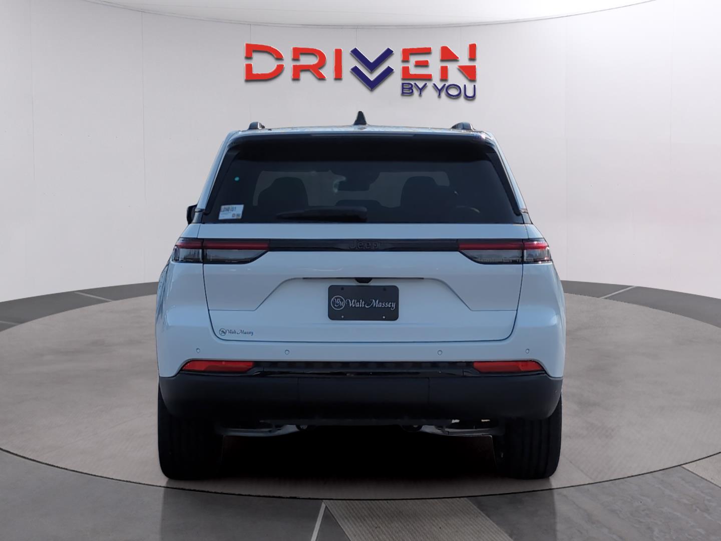 2025 Jeep Grand Cherokee Laredo photo 3