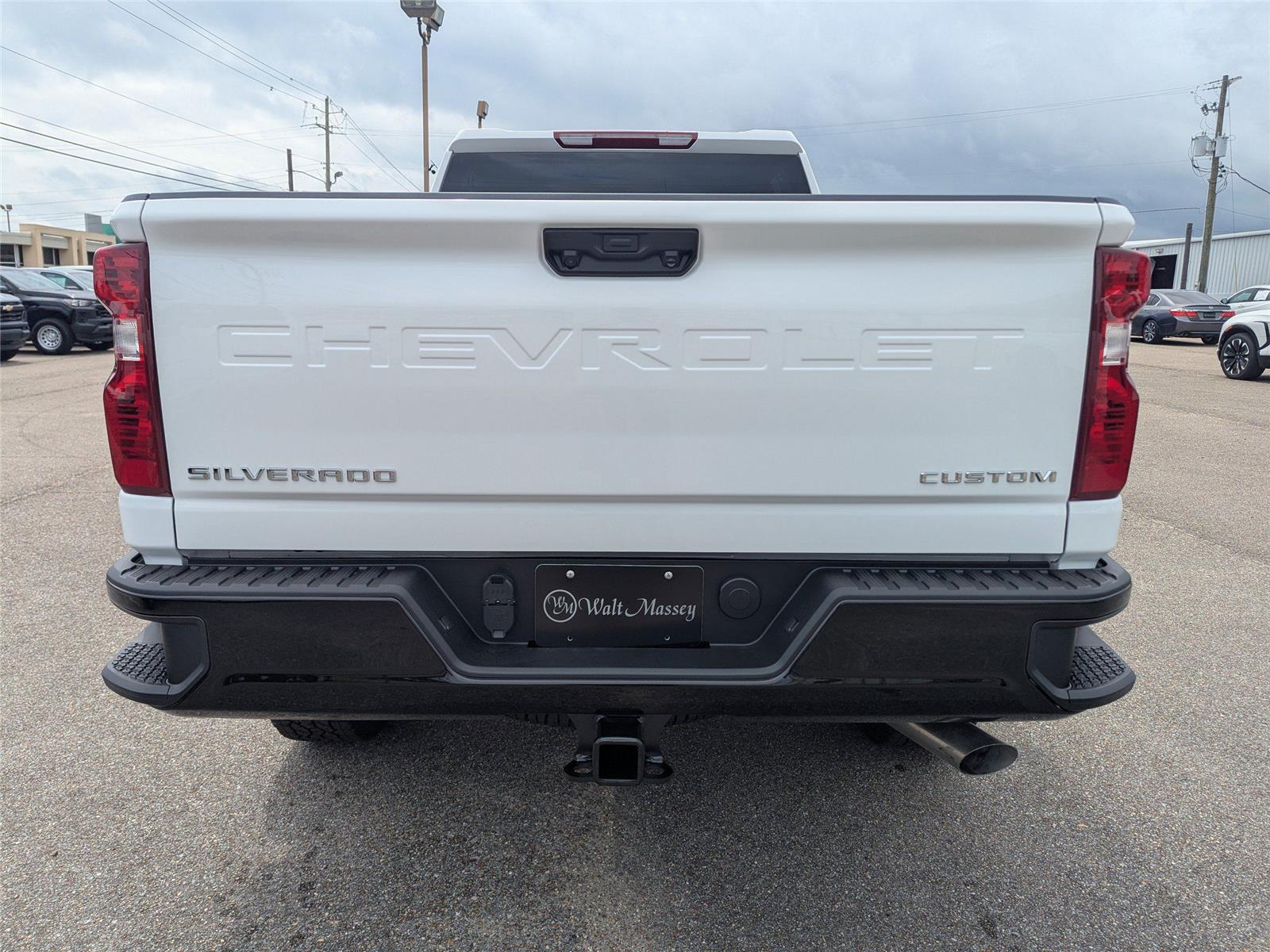 2025 Chevrolet Silverado 2500HD Custom photo 4