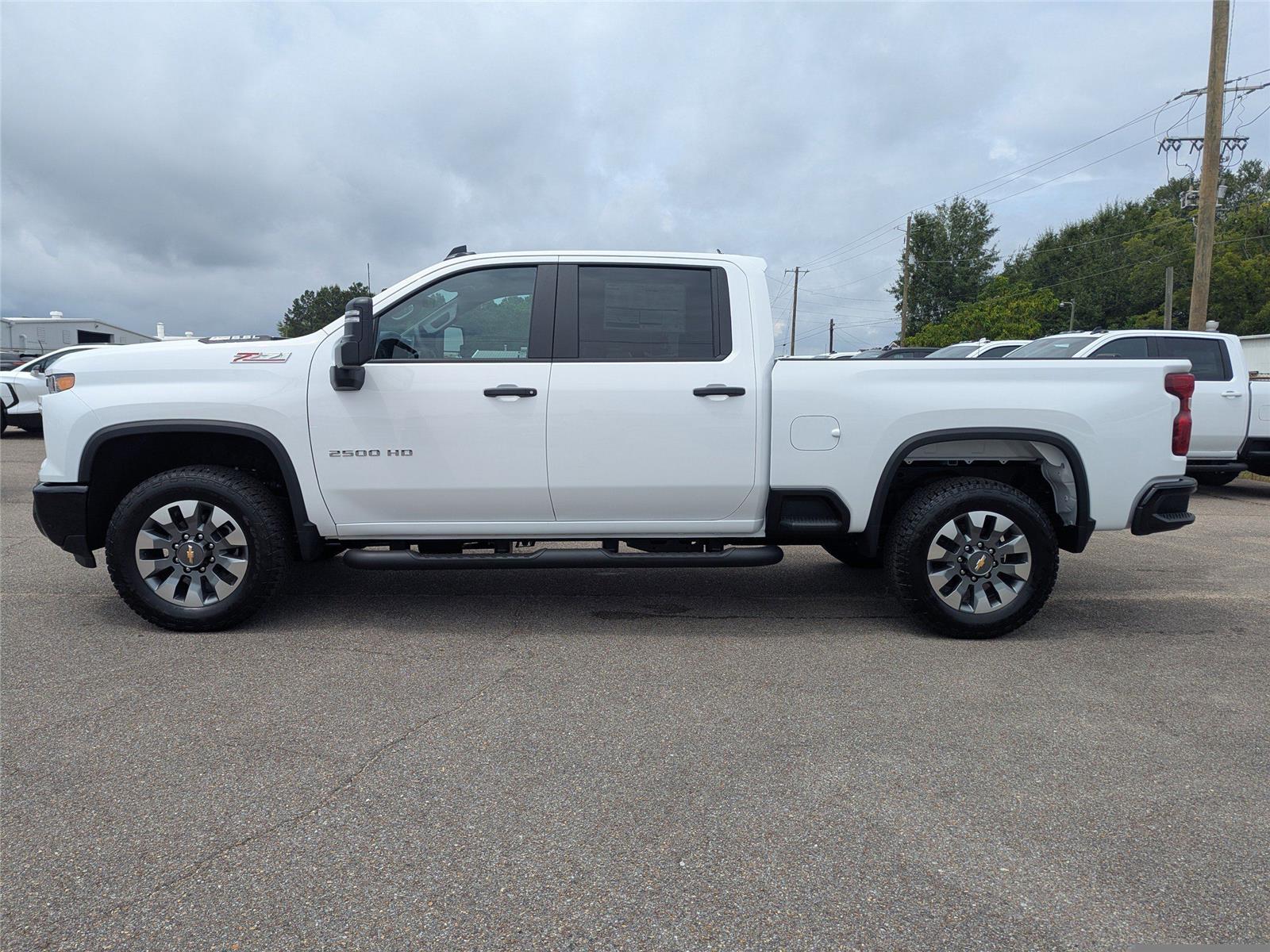 2025 Chevrolet Silverado 2500HD Custom photo 6