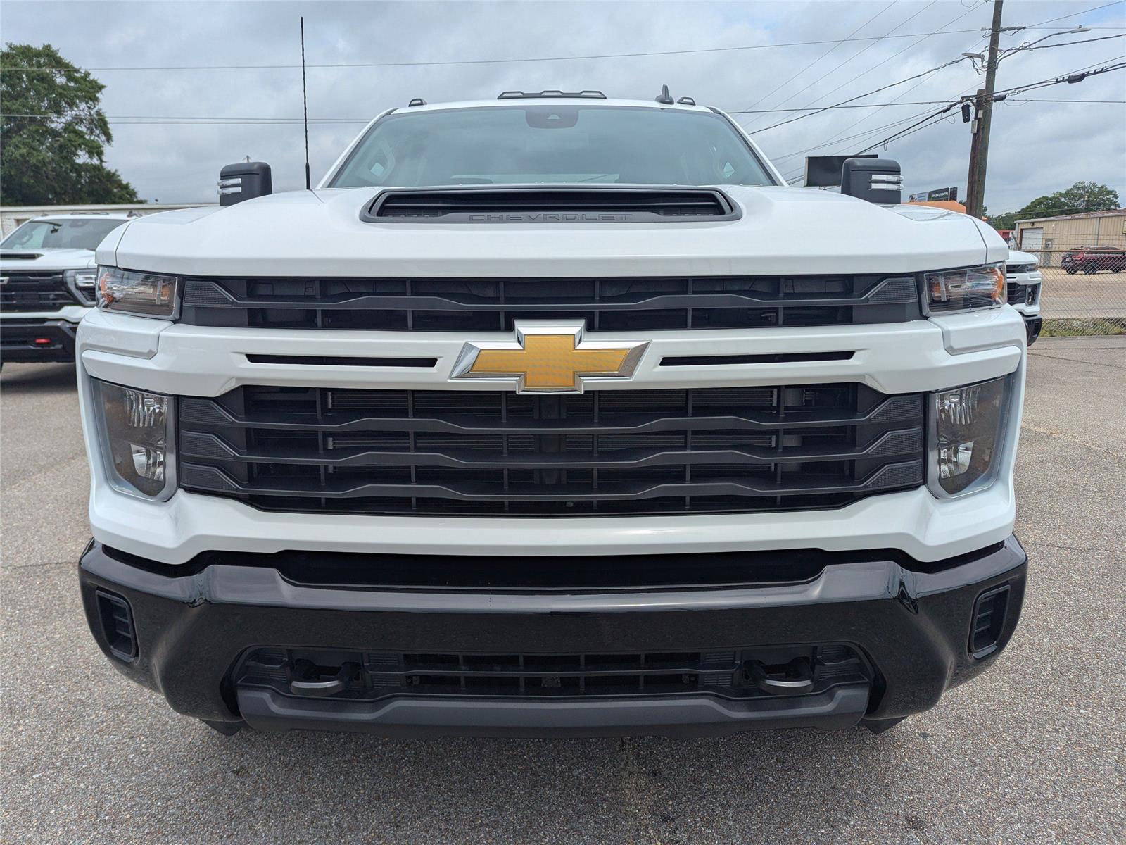 2025 Chevrolet Silverado 2500HD Custom photo 8