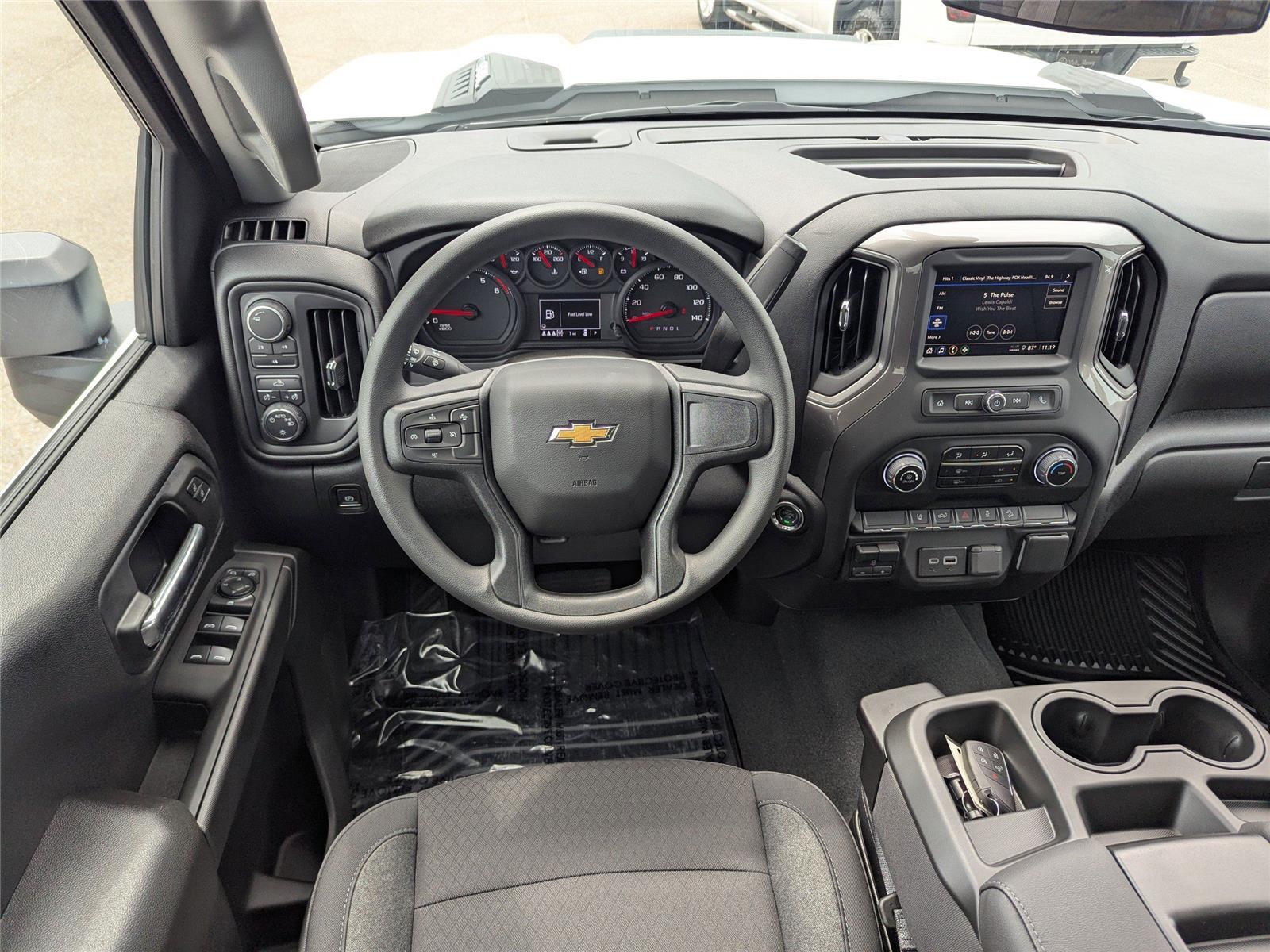 2025 Chevrolet Silverado 2500HD Custom photo 13