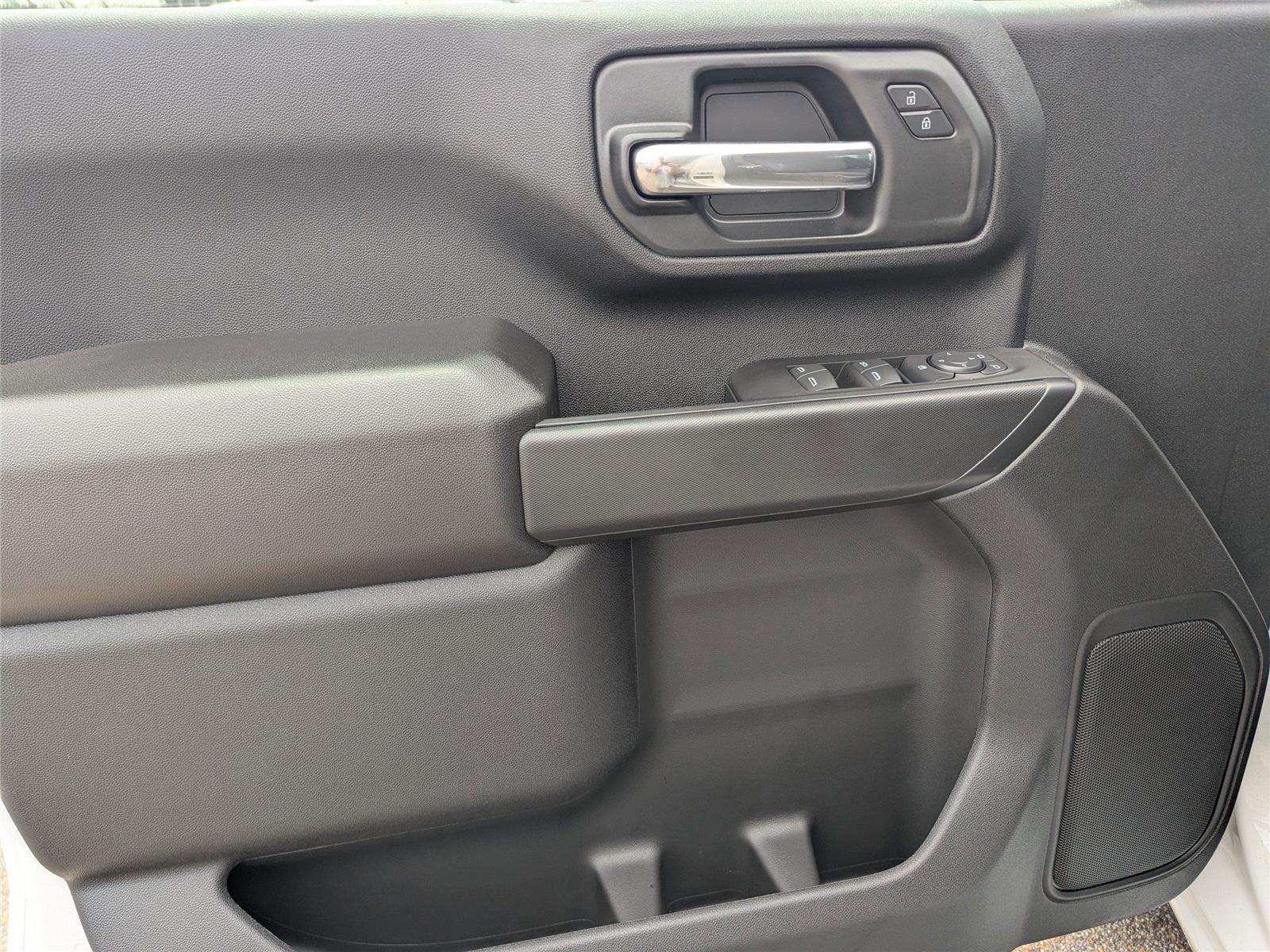 2025 Chevrolet Silverado 2500HD Custom photo 16