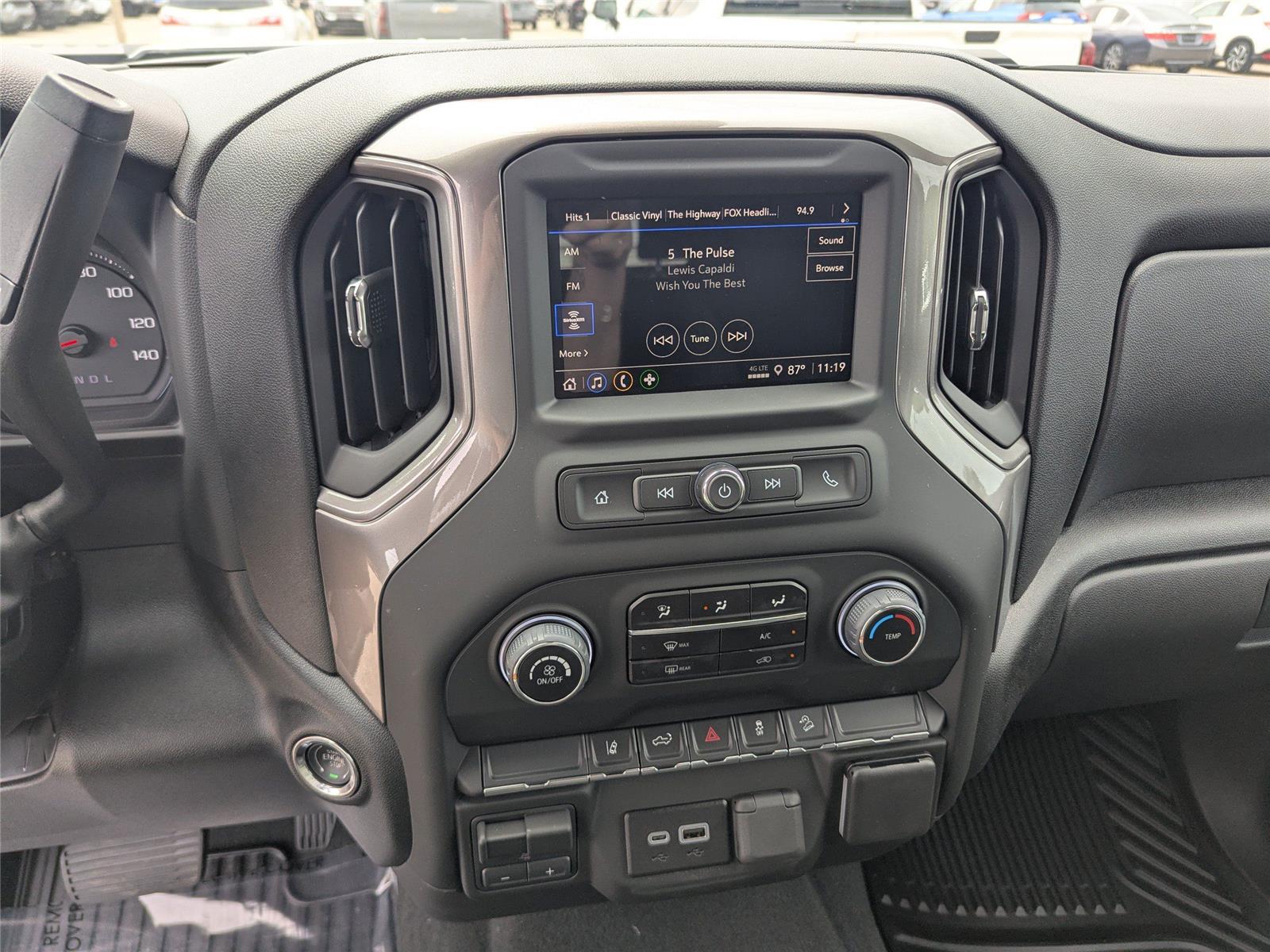 2025 Chevrolet Silverado 2500HD Custom photo 18