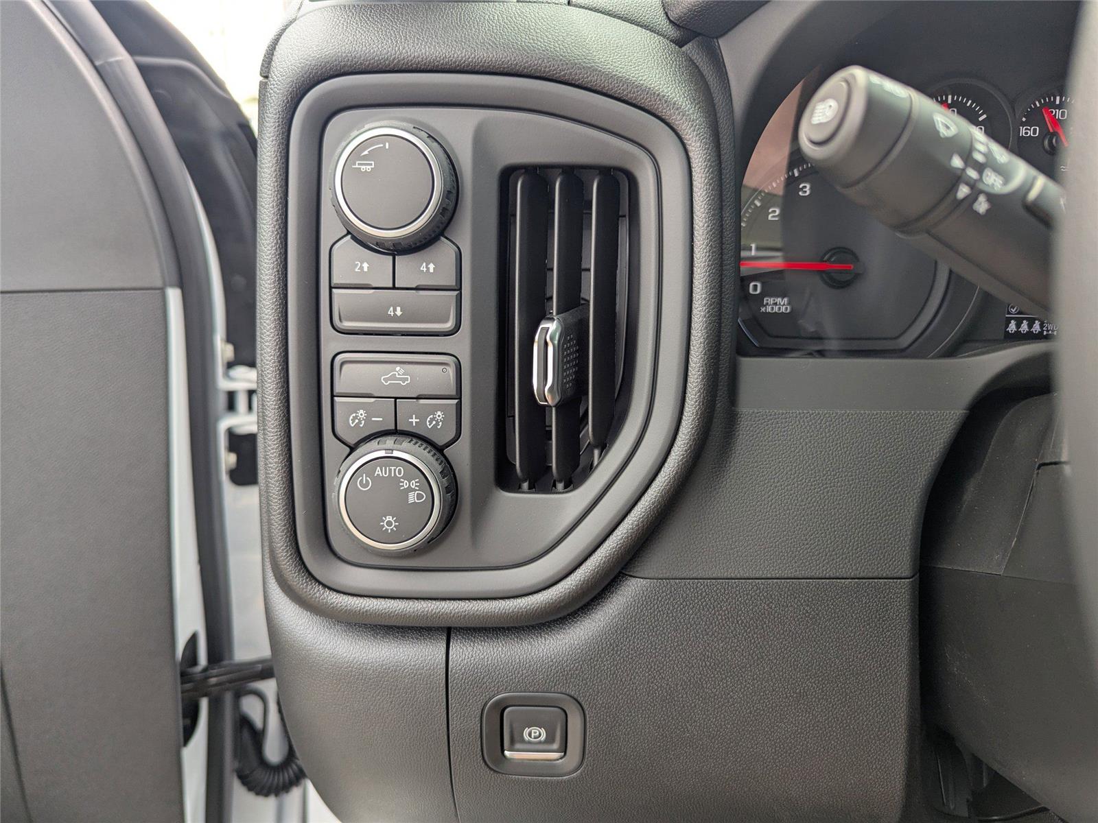 2025 Chevrolet Silverado 2500HD Custom photo 27