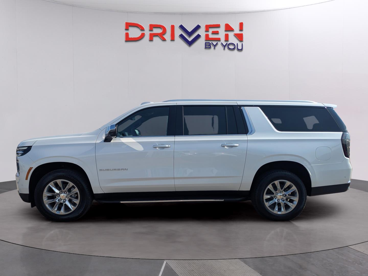 2025 Chevrolet Suburban Premier photo 2