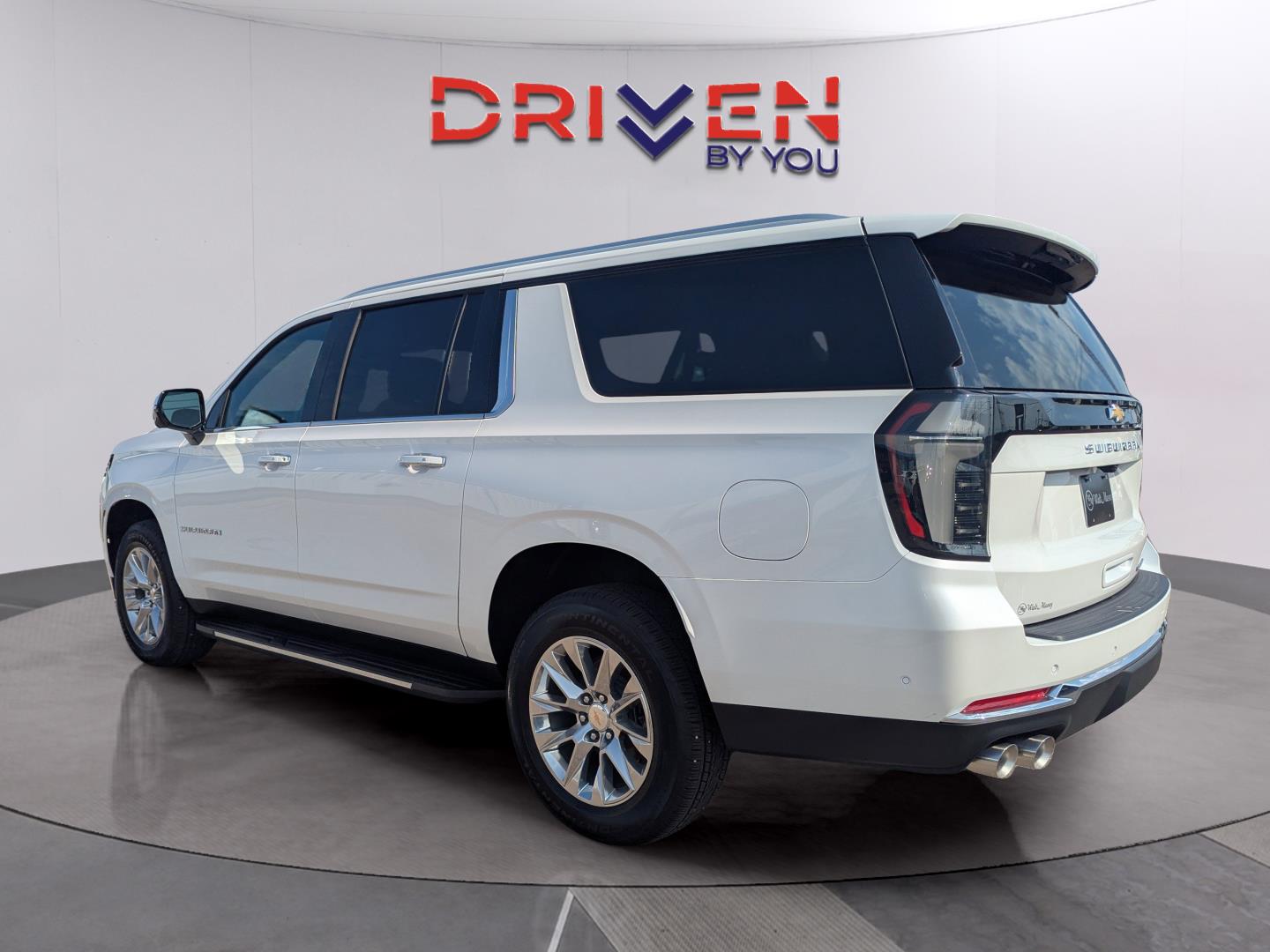 2025 Chevrolet Suburban Premier photo 3