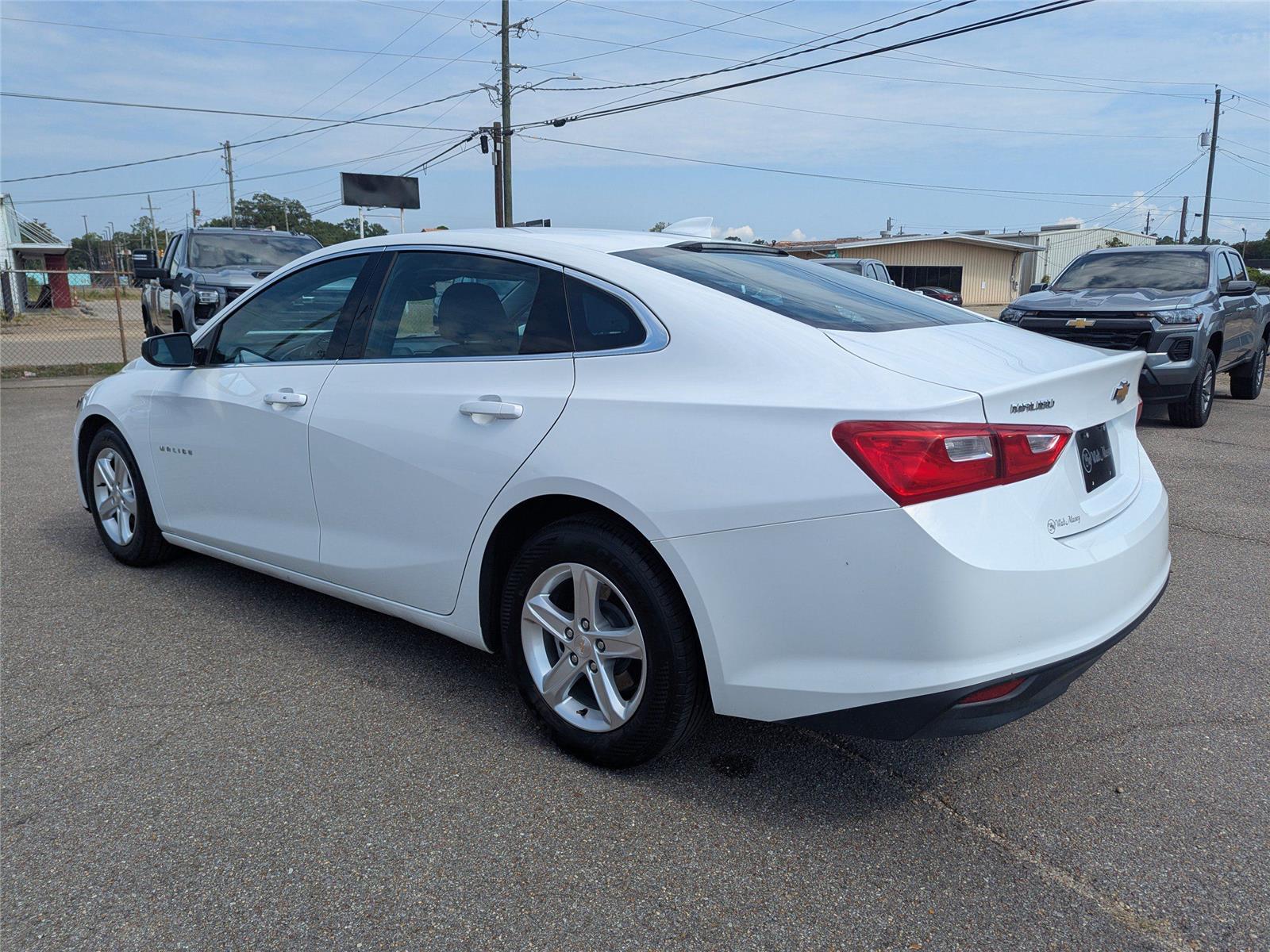 2023 Chevrolet Malibu 1LT photo 3