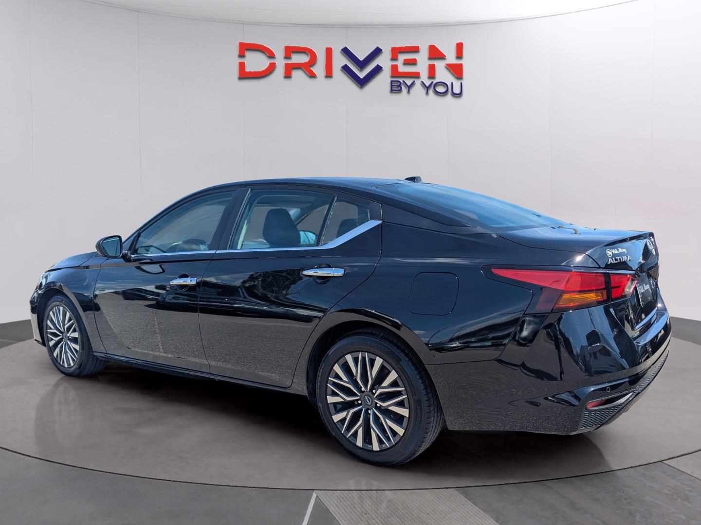 2024 Nissan Altima 2.5 SV photo 2