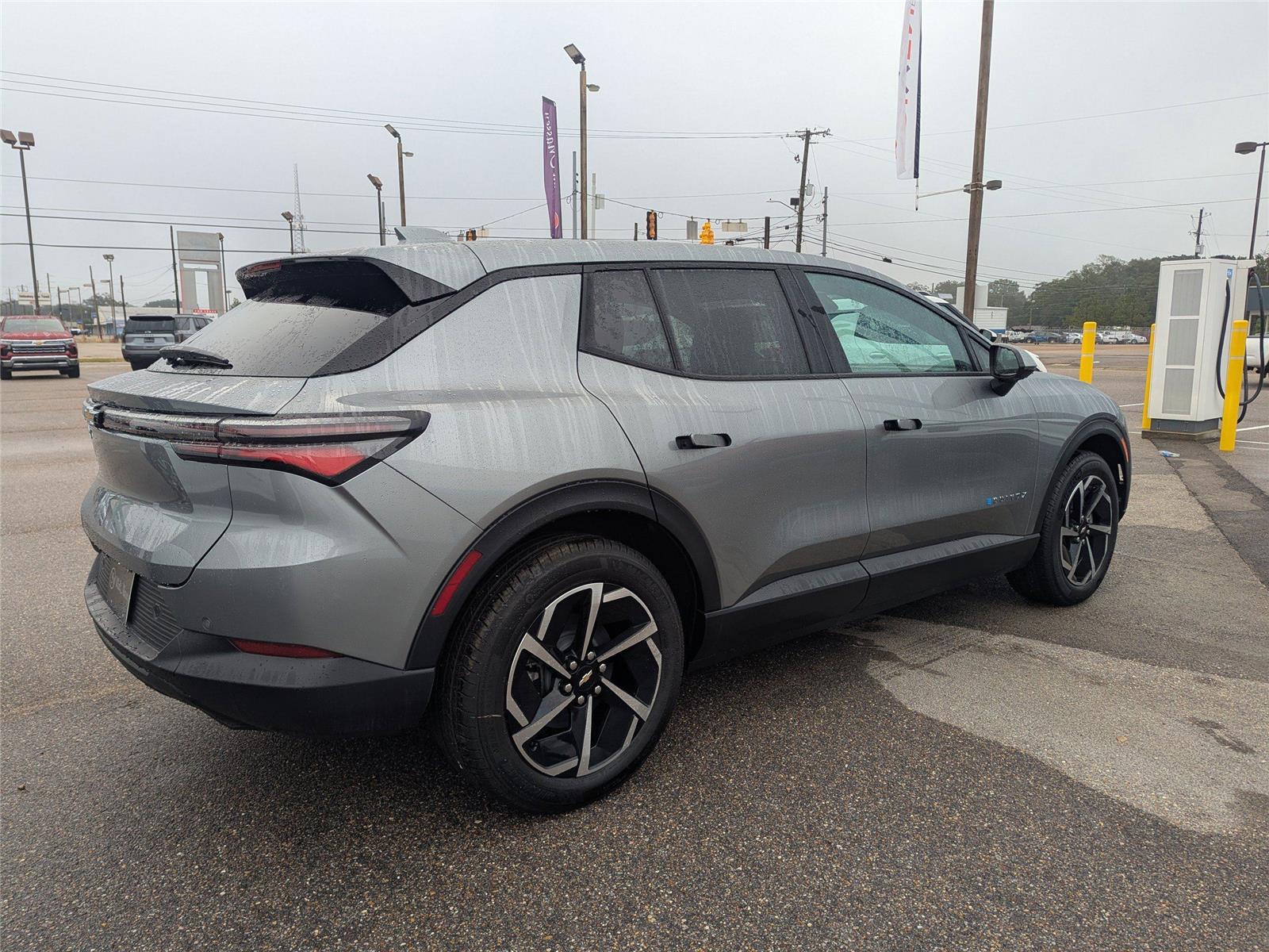 2026 Chevrolet Equinox EV LT photo 3