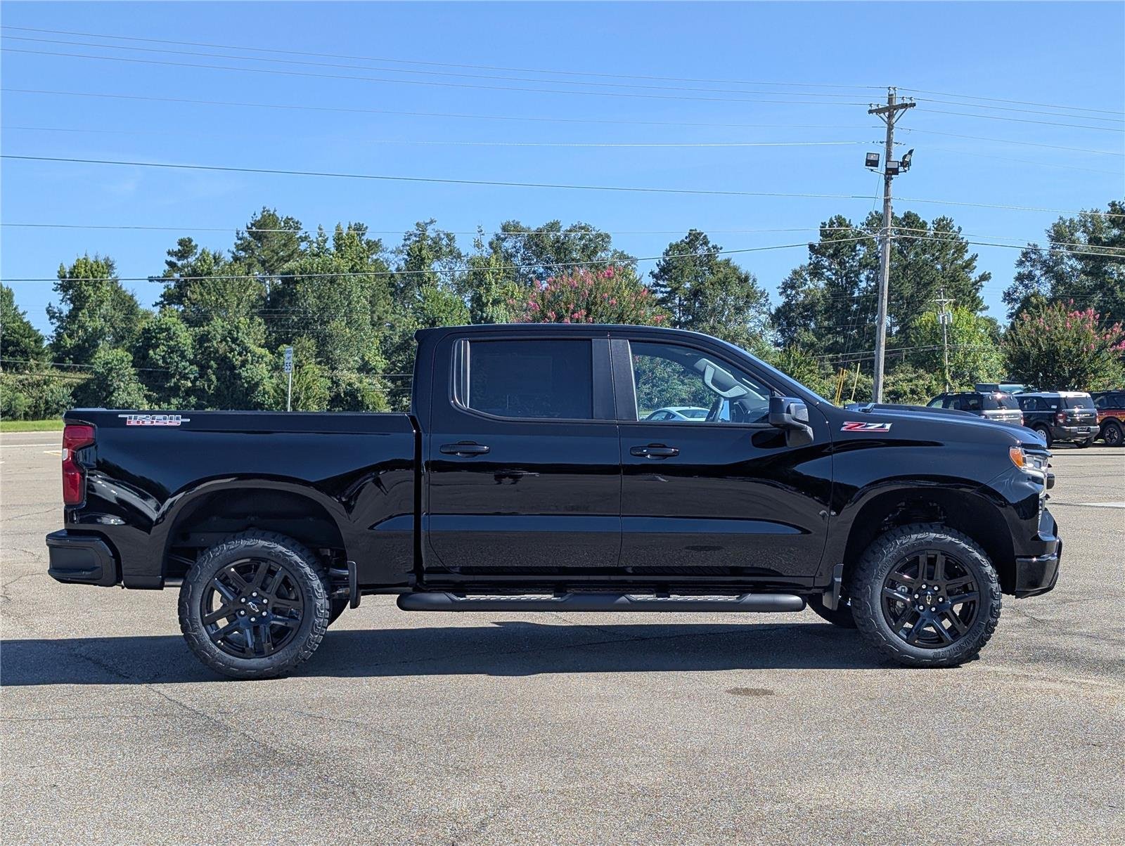2025 Chevrolet Silverado 1500 LT Trail Boss photo 2