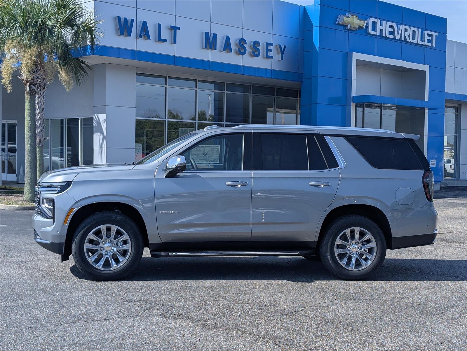 2025 Chevrolet Tahoe Premier photo 2